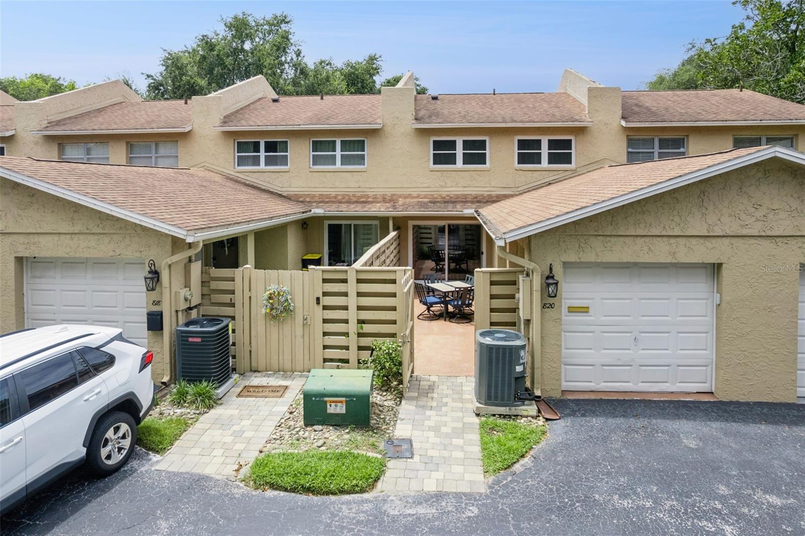 820 PARK LAKE CIR #11