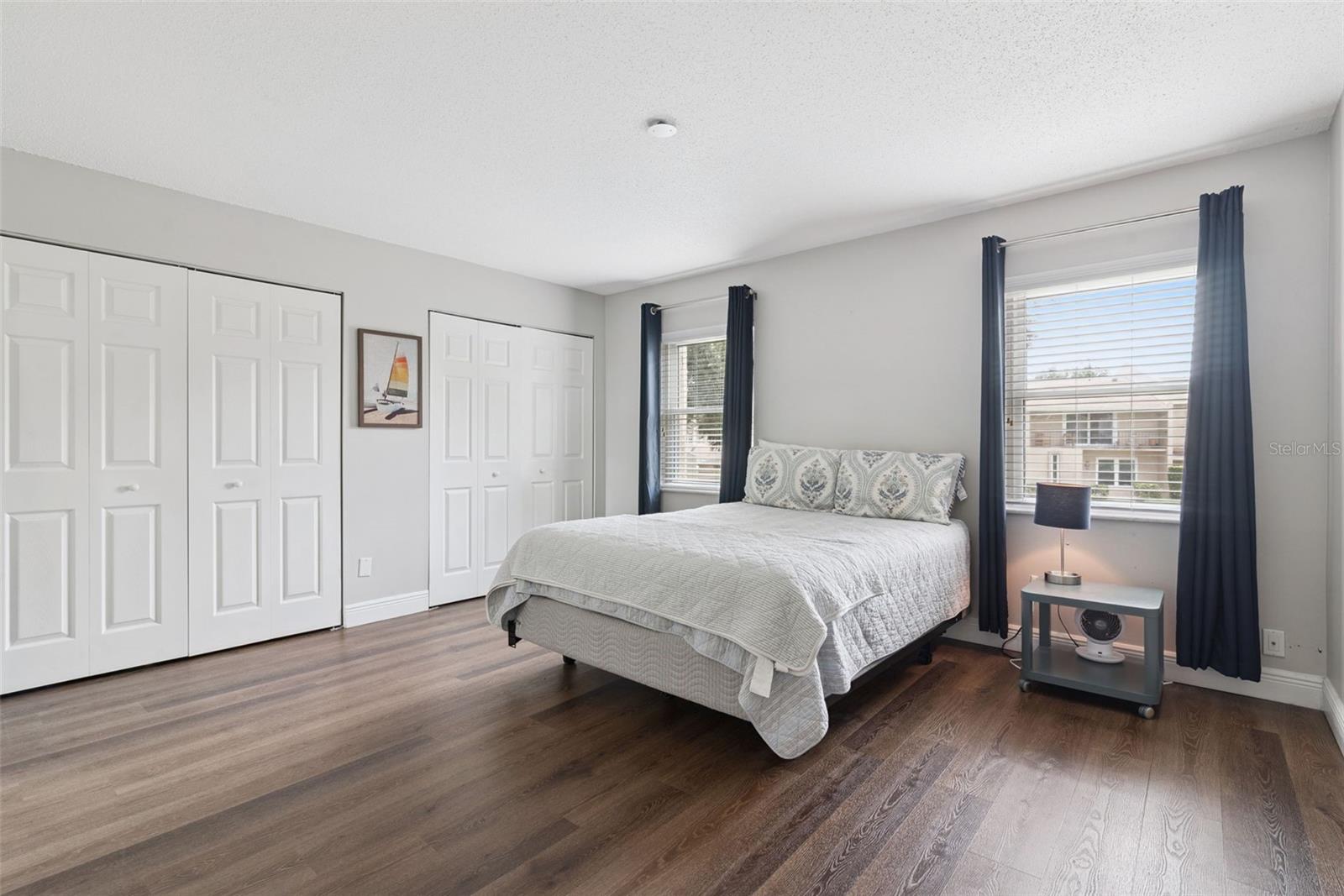 820 PARK LAKE CIR #11