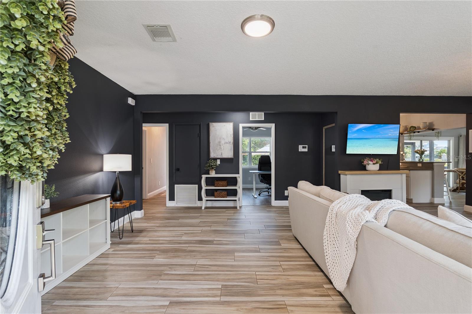 2333 WESTMINSTER CT