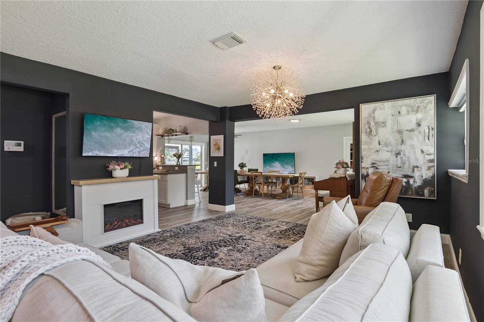 2333 WESTMINSTER CT