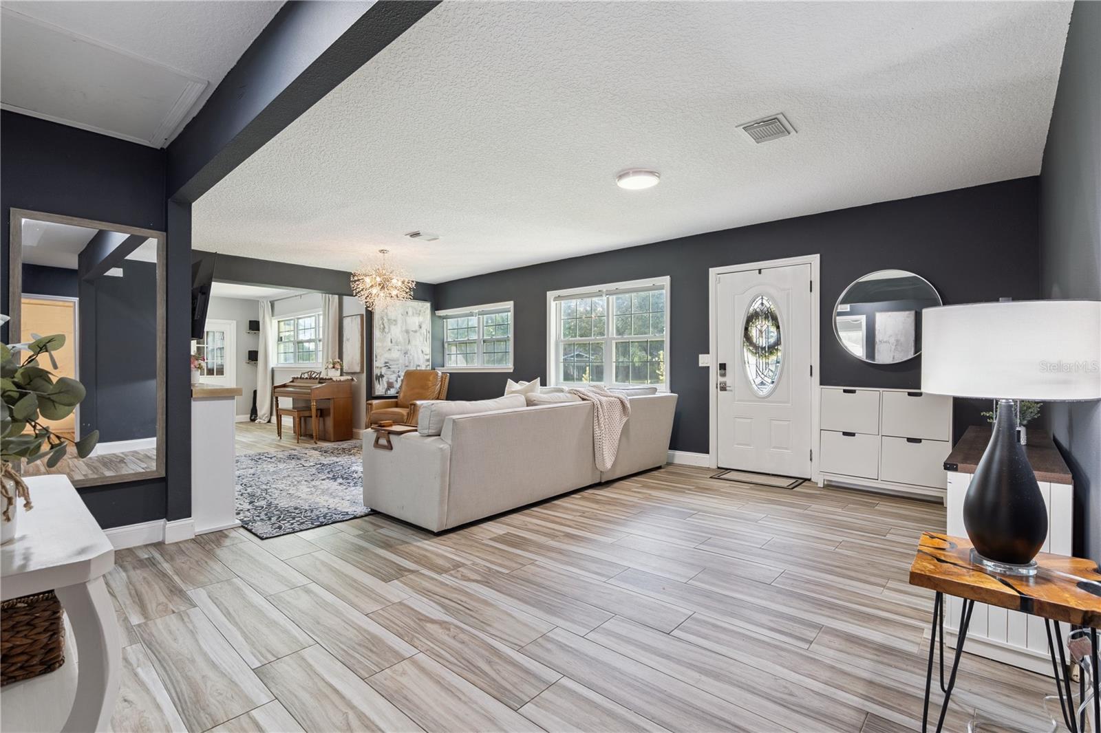 2333 WESTMINSTER CT