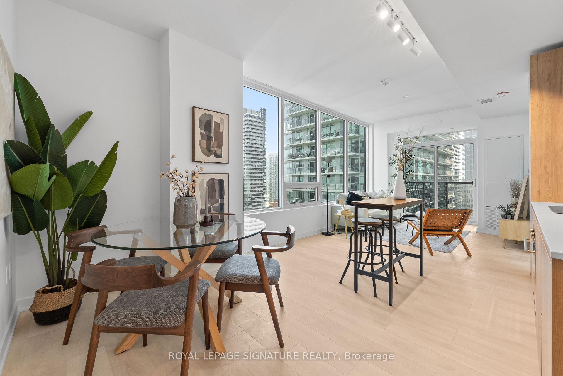 117 Broadway Avenue 2502