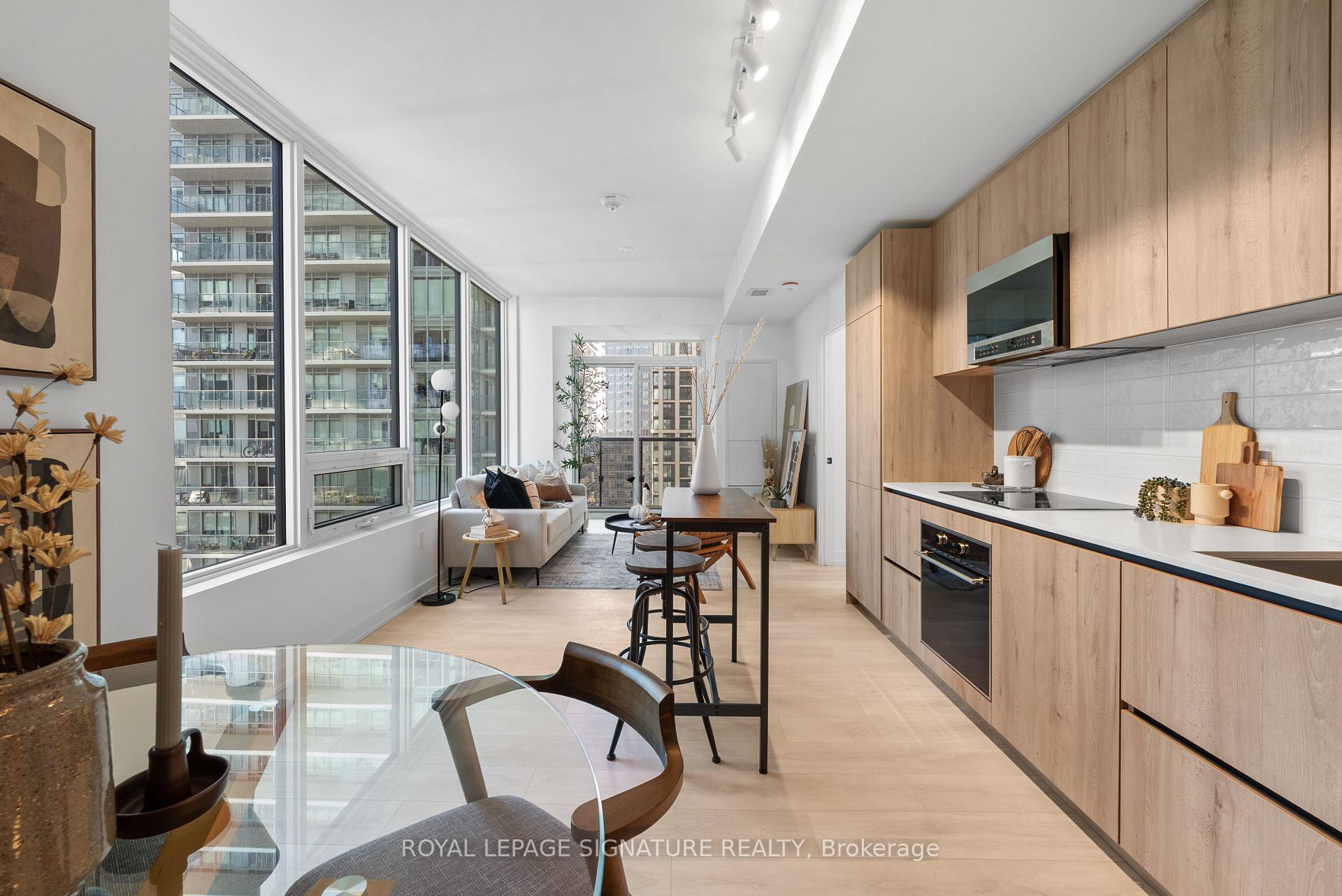 117 Broadway Avenue 2502