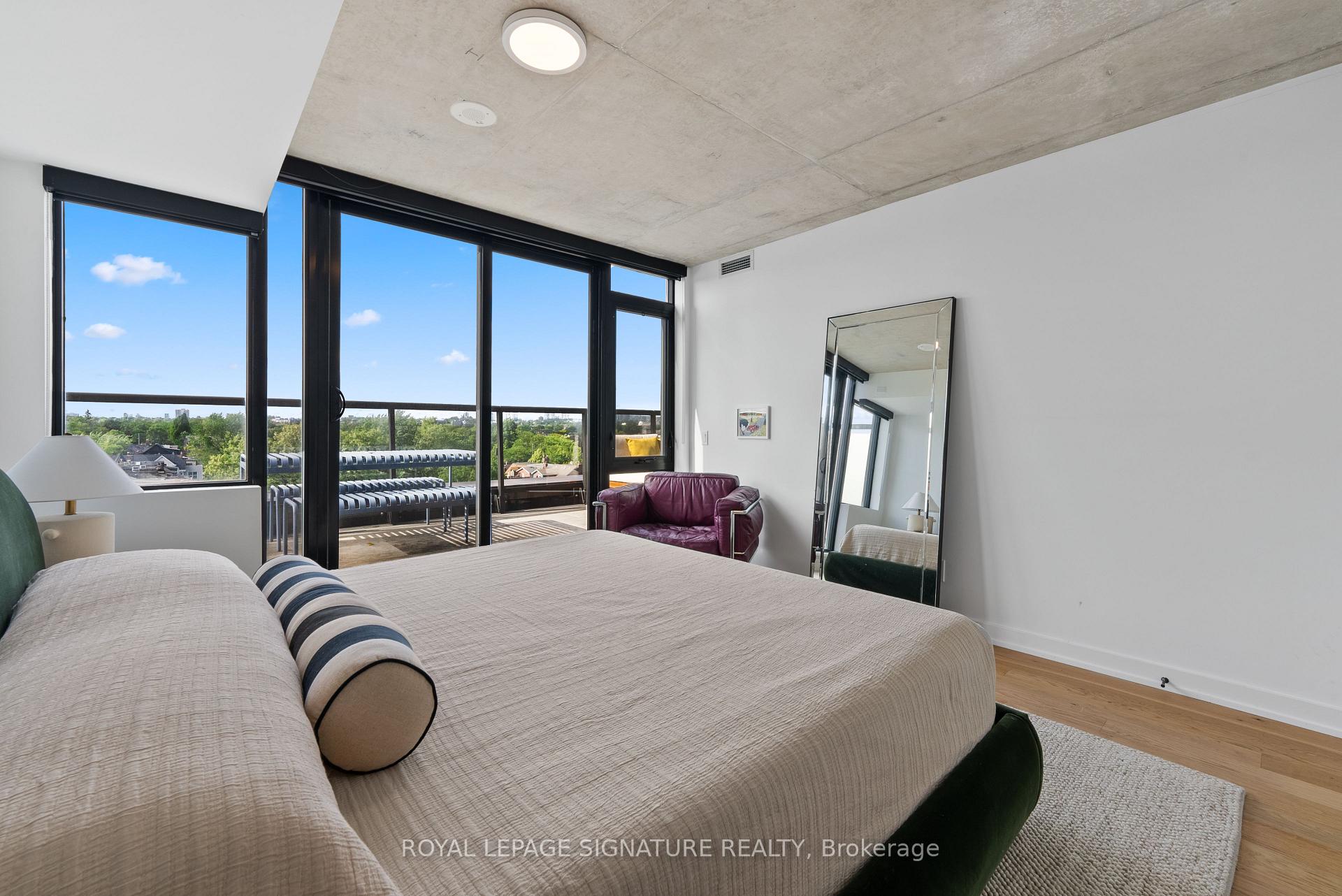 899 College Street PH604, Toronto Unit: PH604