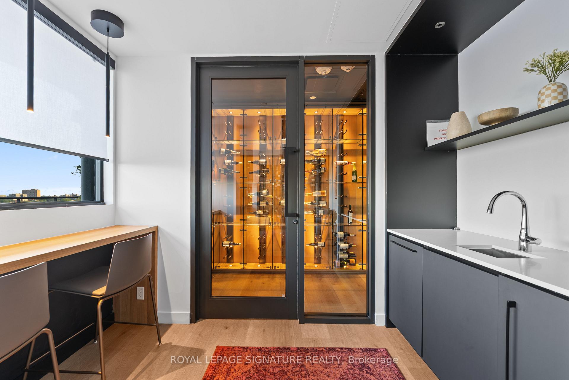 899 College Street PH604, Toronto Unit: PH604