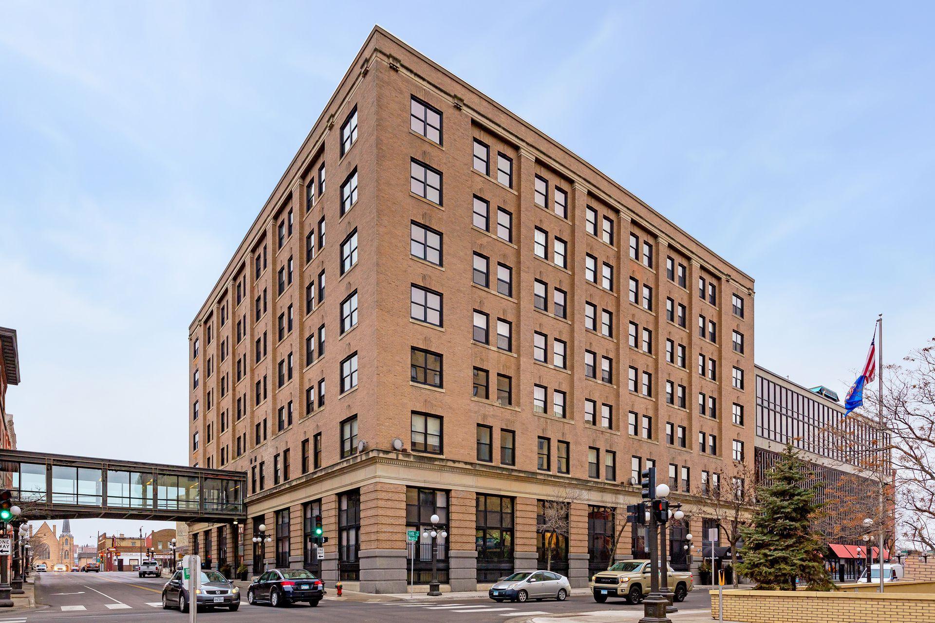 406 Wacouta Street Unit: 415