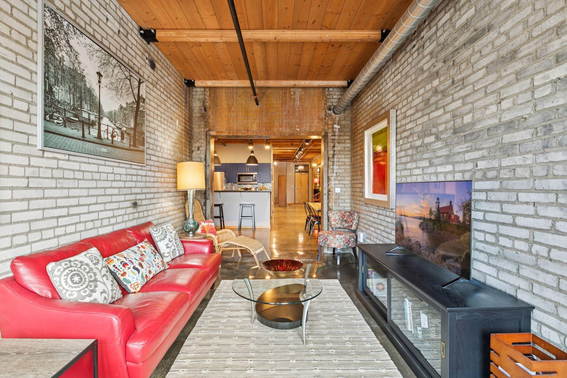 406 Wacouta Street Unit: 415