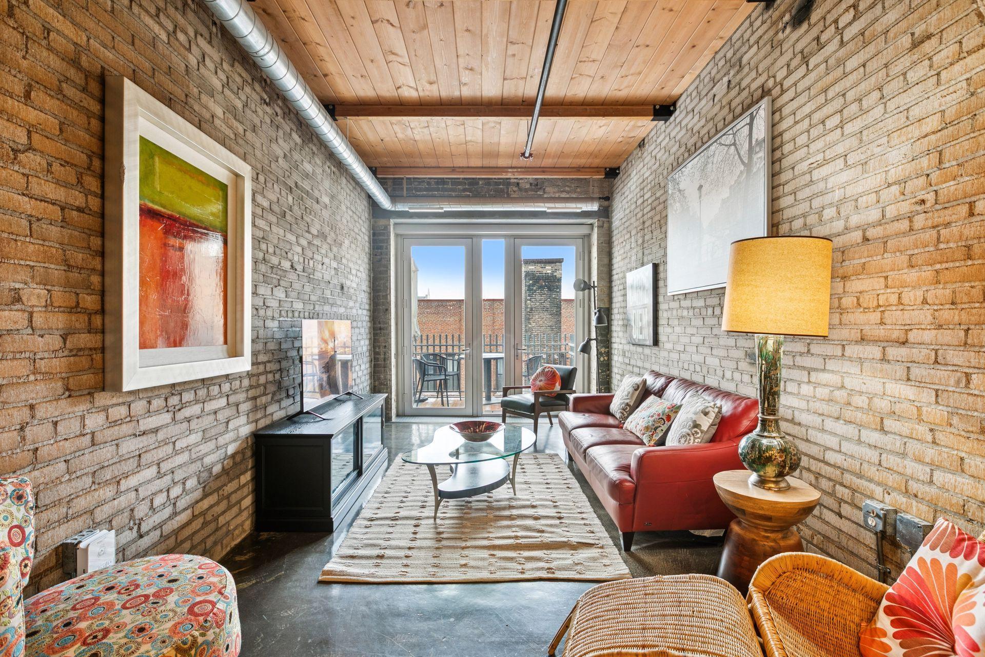 406 Wacouta Street Unit: 415
