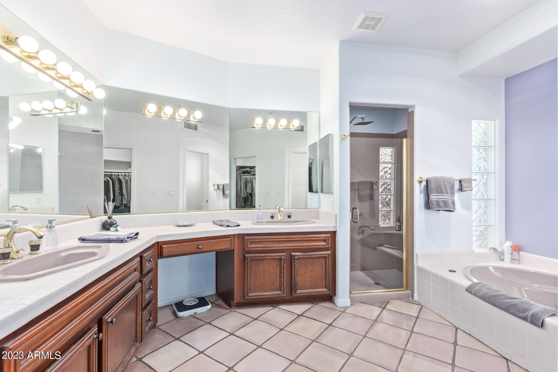 9101 N 109TH Place