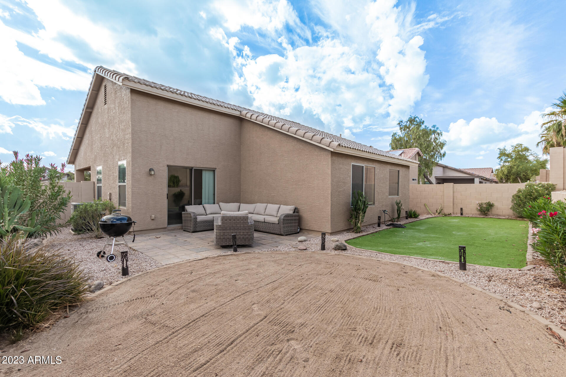 24782 W WAYLAND Drive