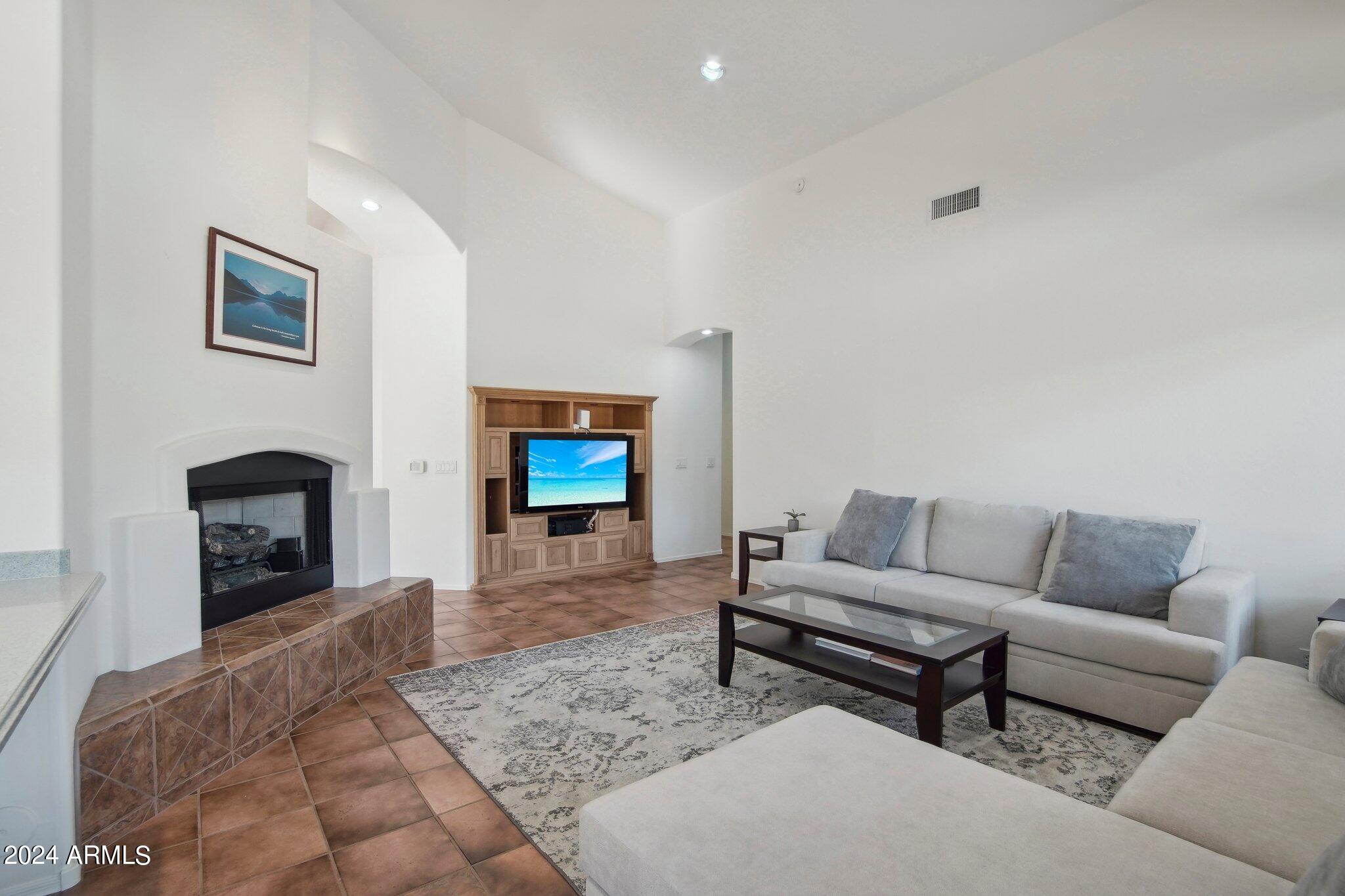 9085 E CASITAS DEL RIO Drive