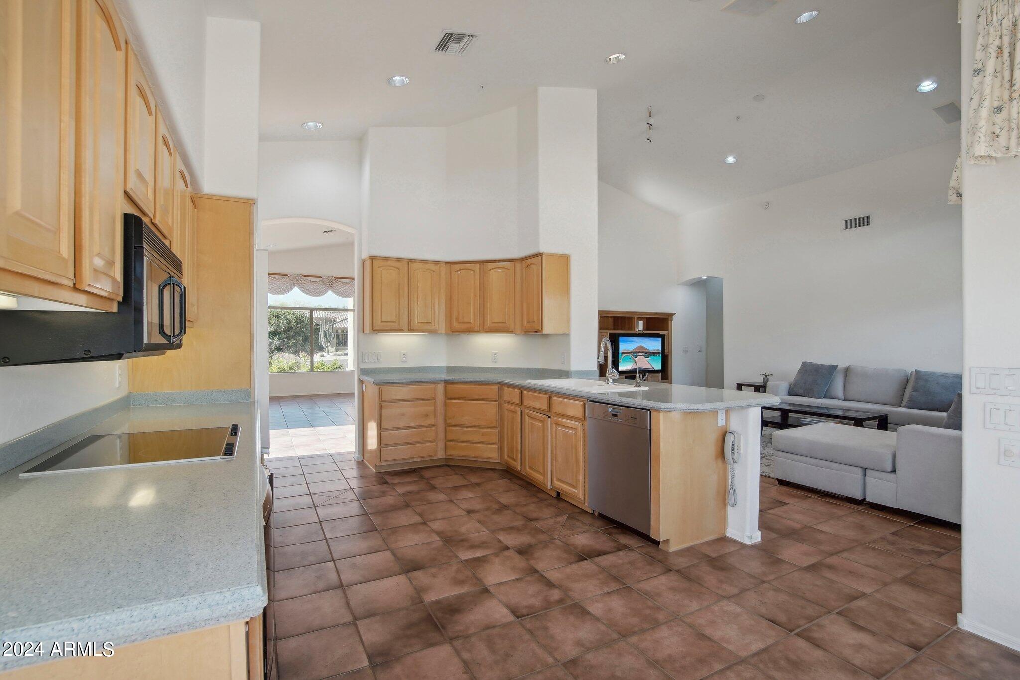 9085 E CASITAS DEL RIO Drive