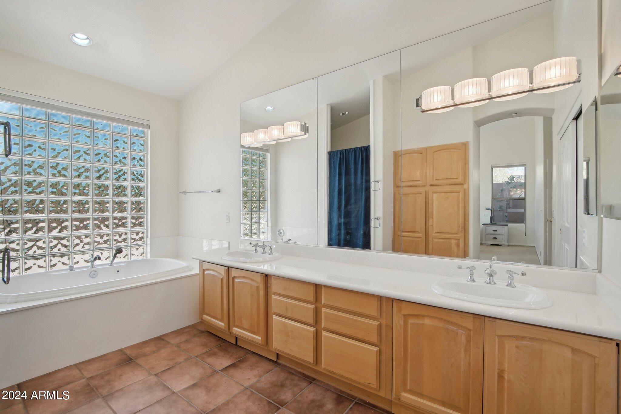 9085 E CASITAS DEL RIO Drive