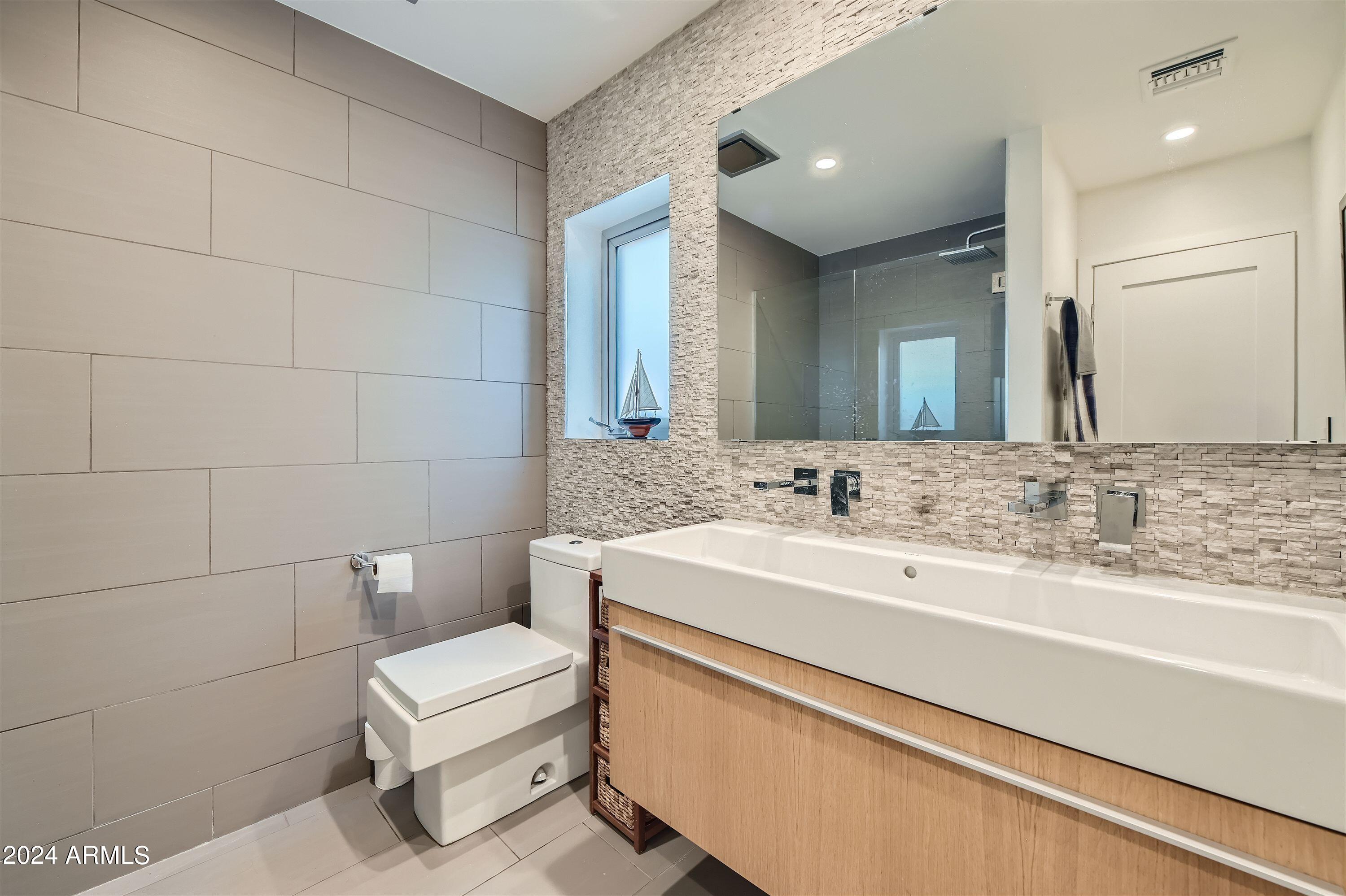10215 N 58TH Place