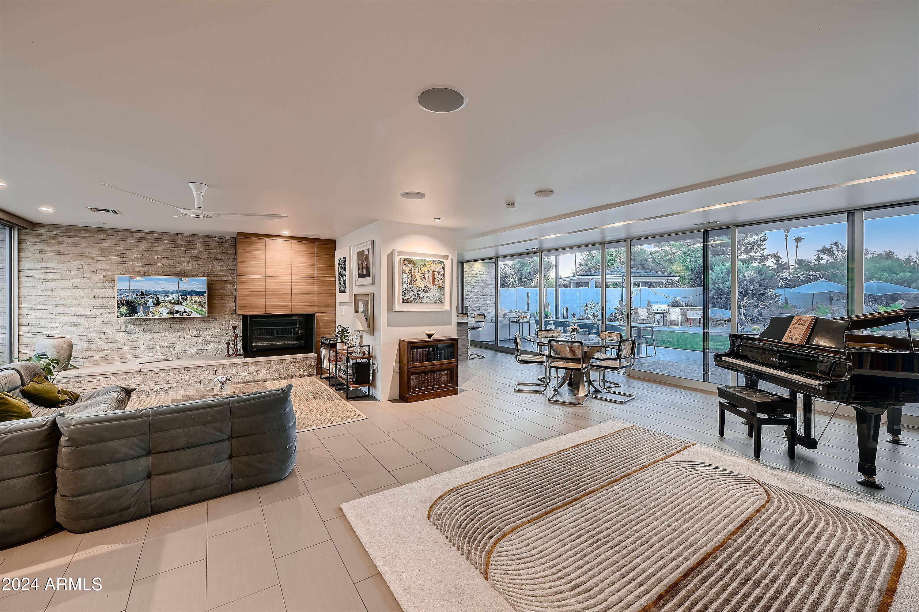 10215 N 58TH Place