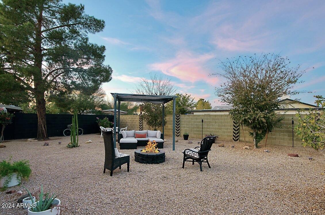 2306 W CORRINE Drive