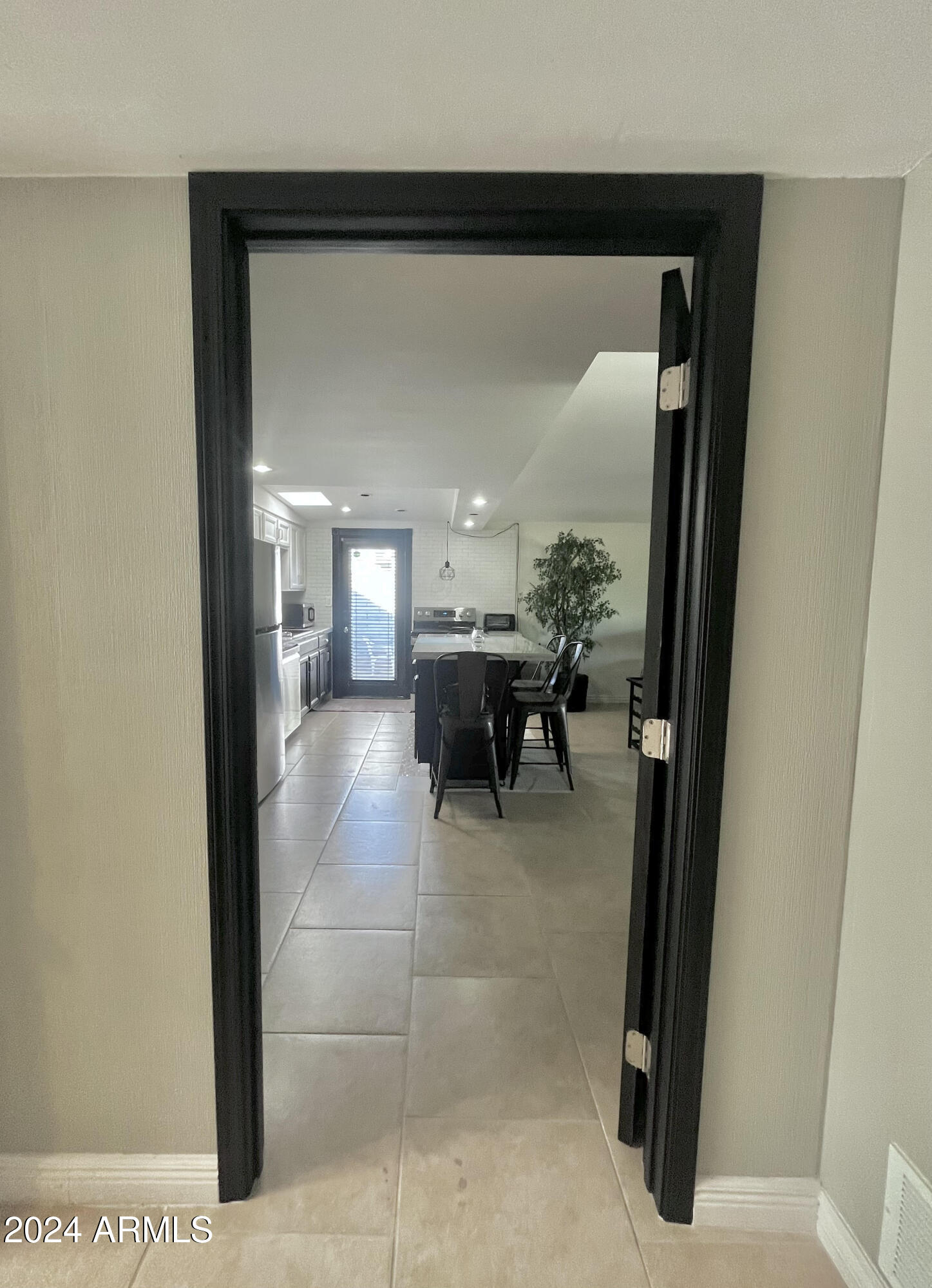 2306 W CORRINE Drive
