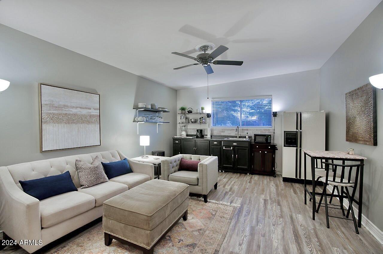 2306 W CORRINE Drive