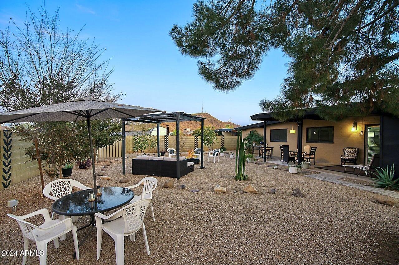 2306 W CORRINE Drive