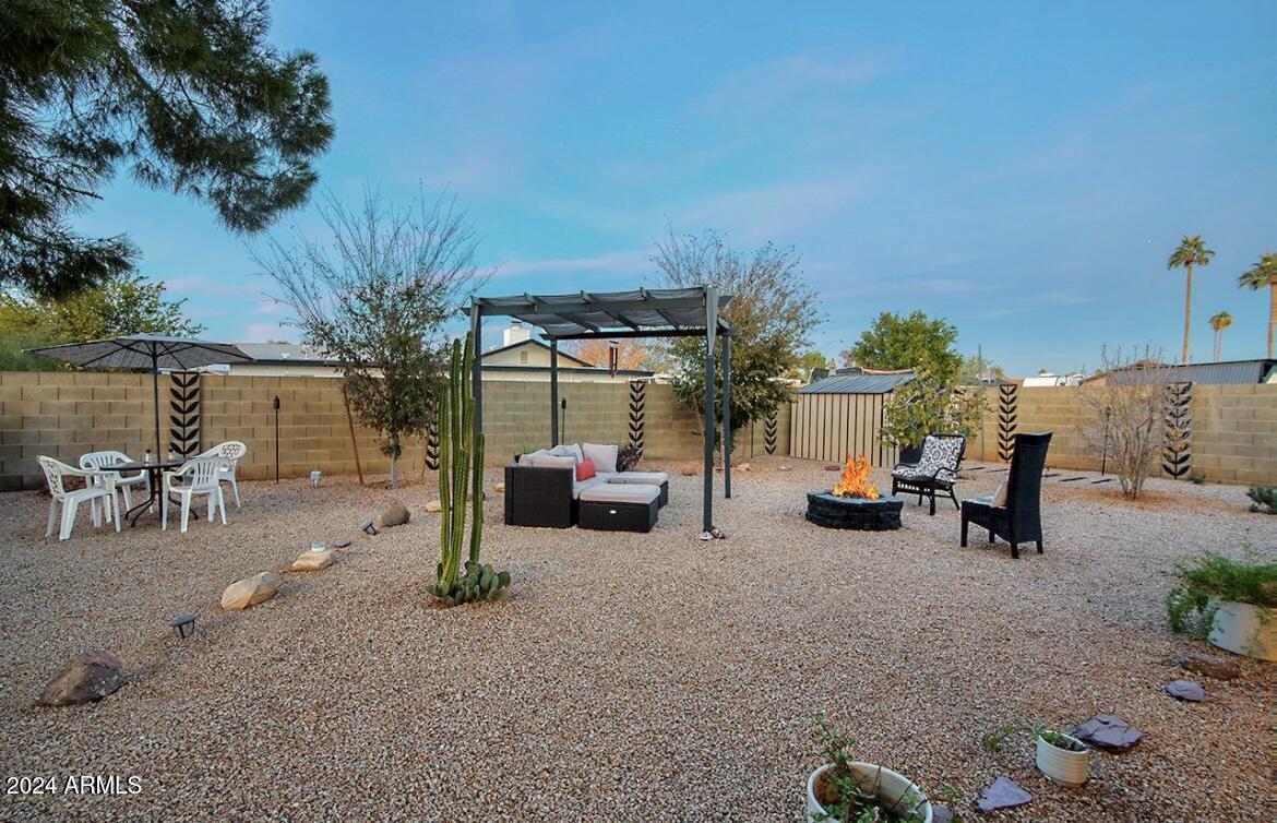 2306 W CORRINE Drive