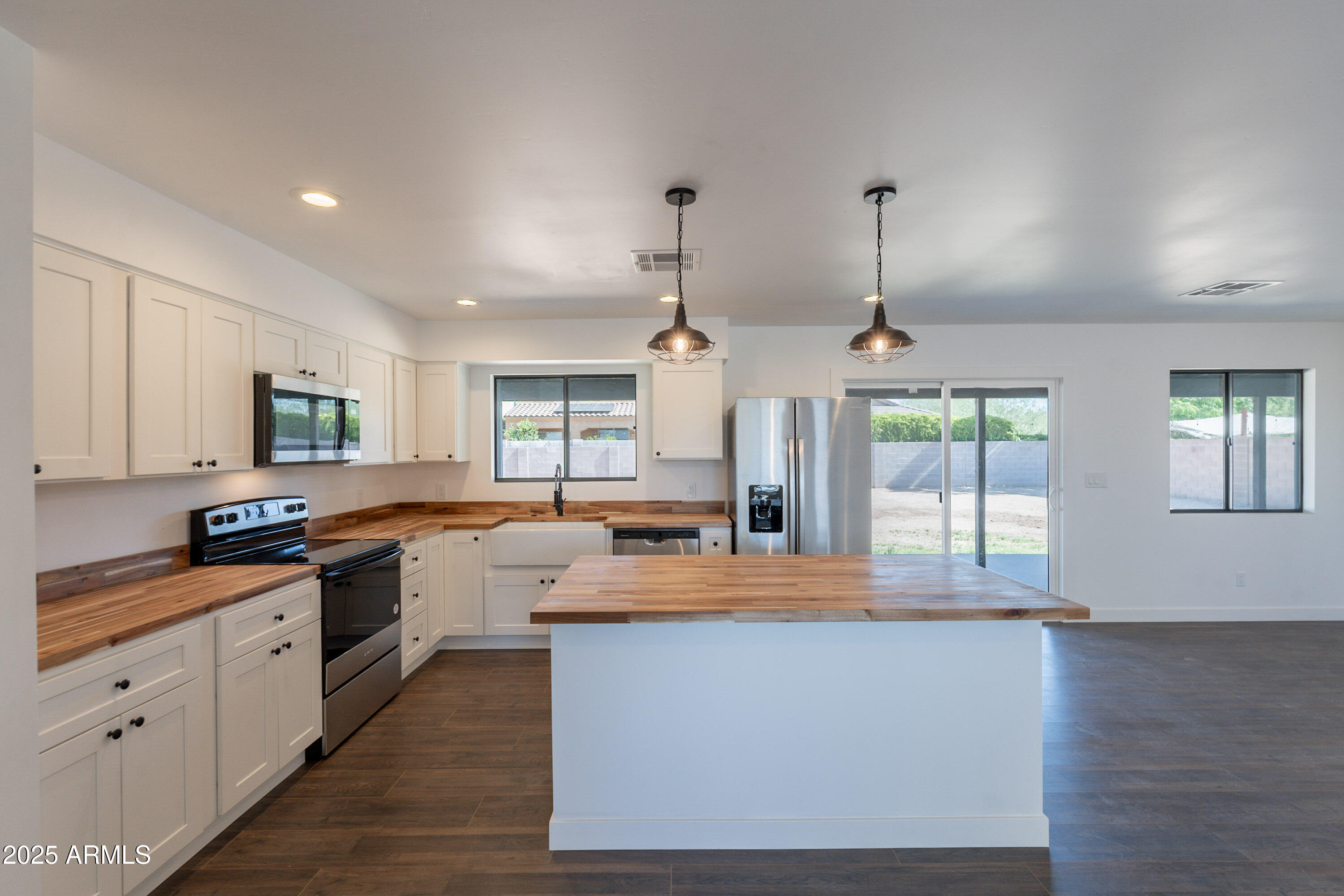 2818 E VILLA RITA Drive