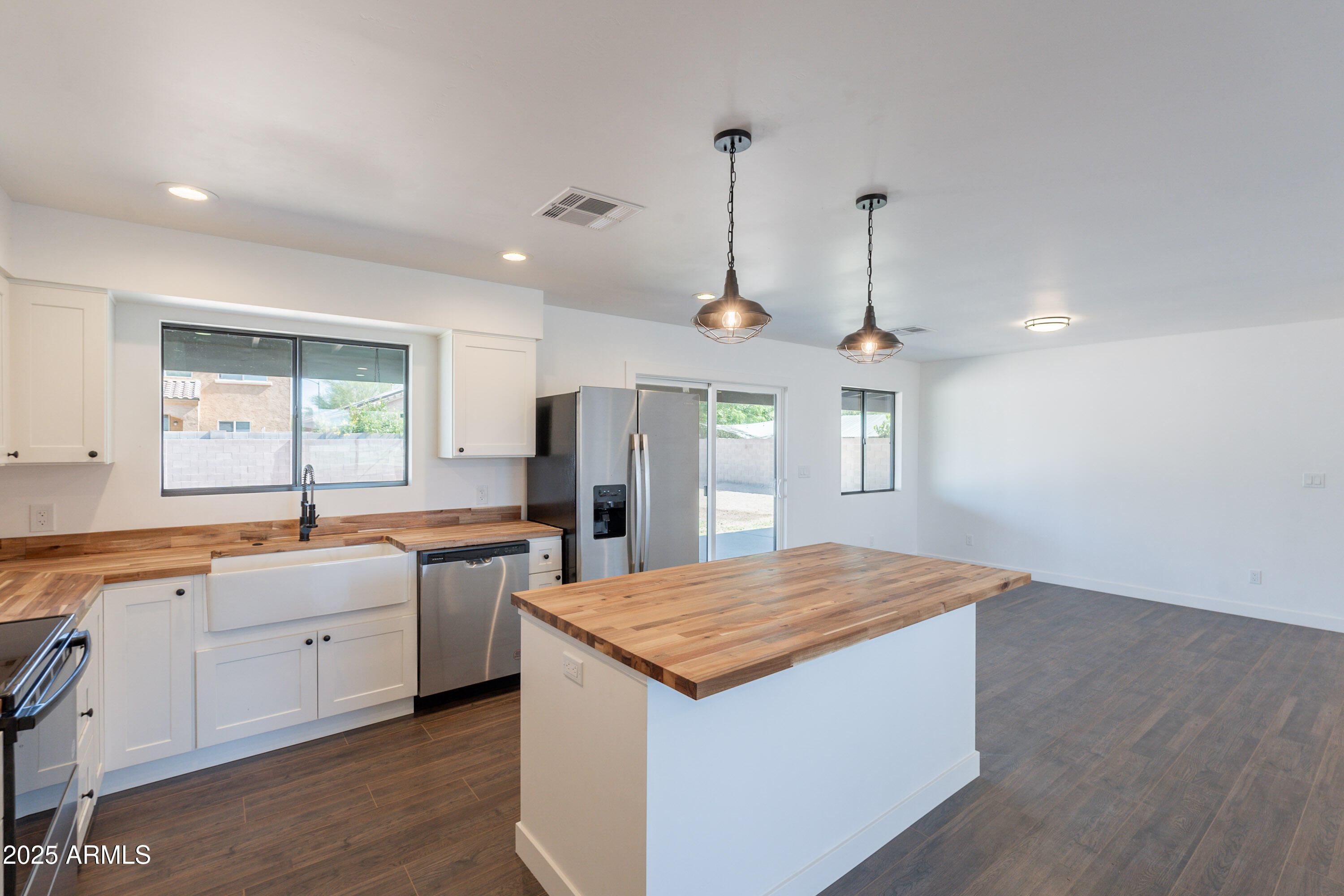 2818 E VILLA RITA Drive