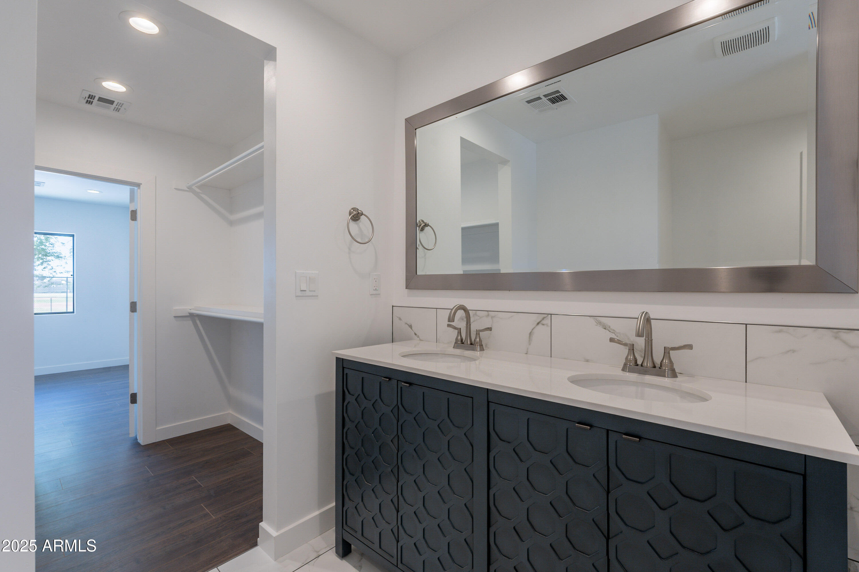 2818 E VILLA RITA Drive