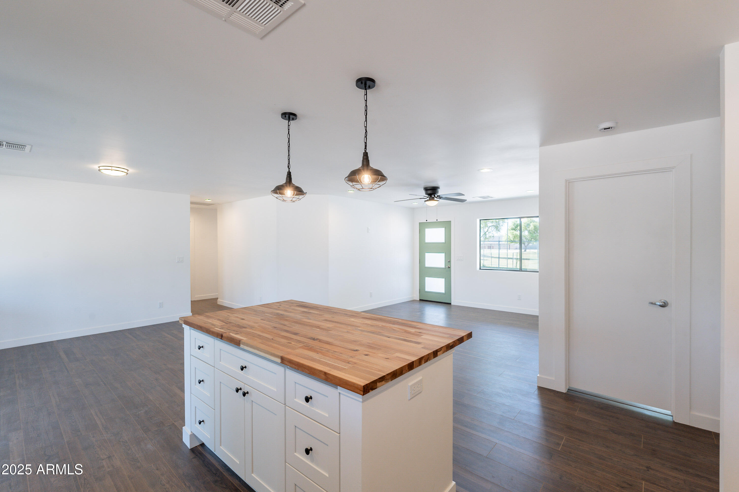 2818 E VILLA RITA Drive