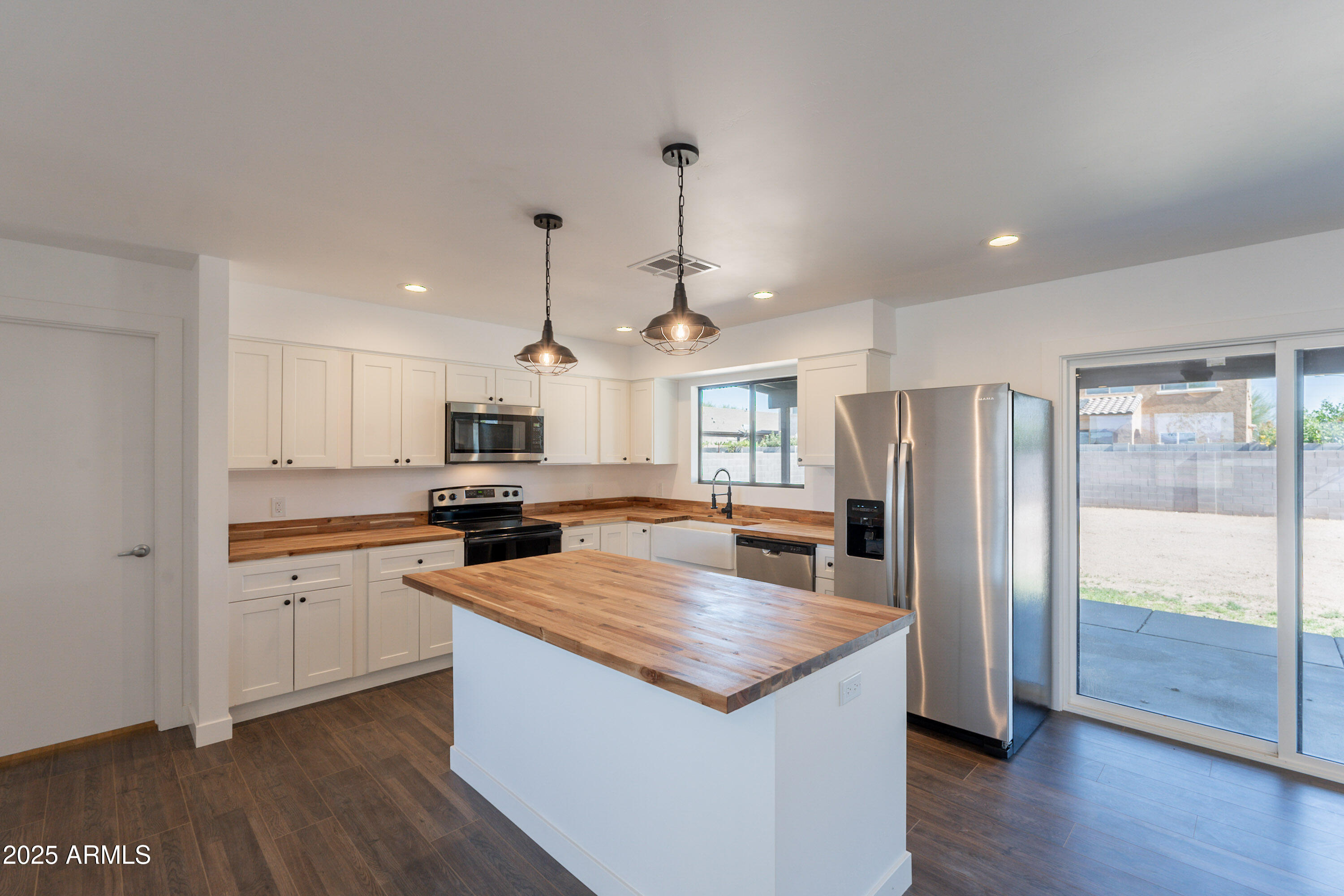 2818 E VILLA RITA Drive
