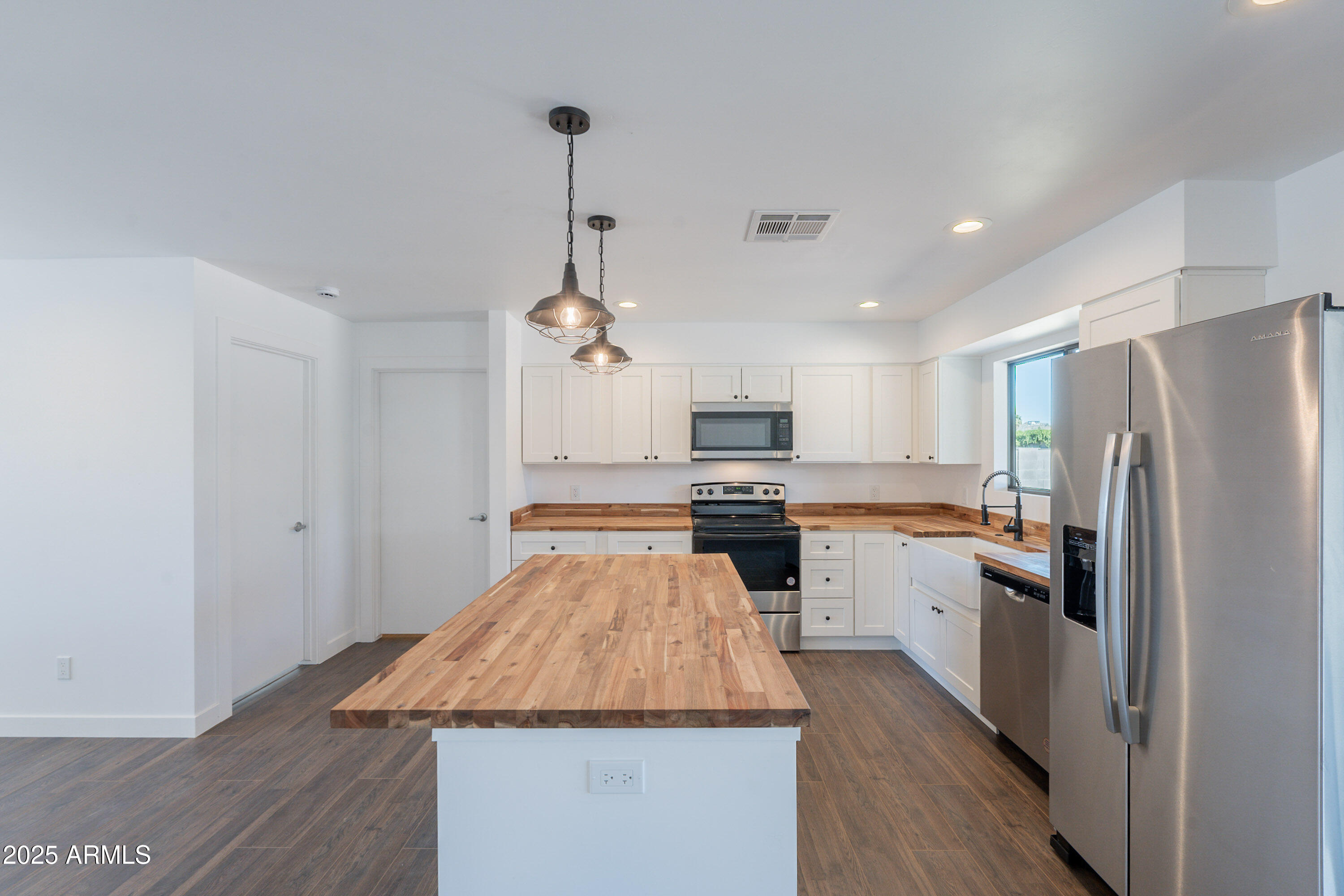 2818 E VILLA RITA Drive