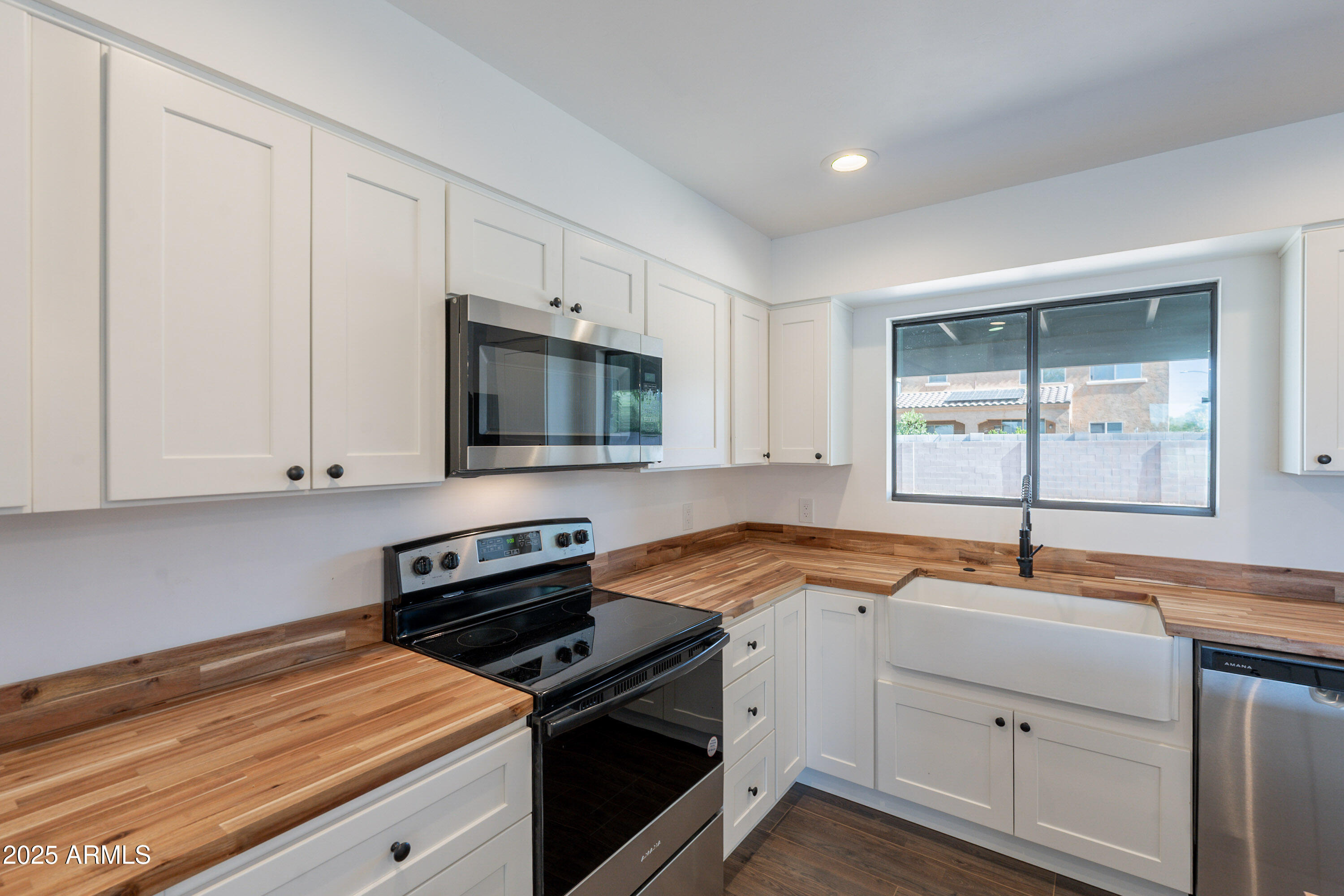 2818 E VILLA RITA Drive