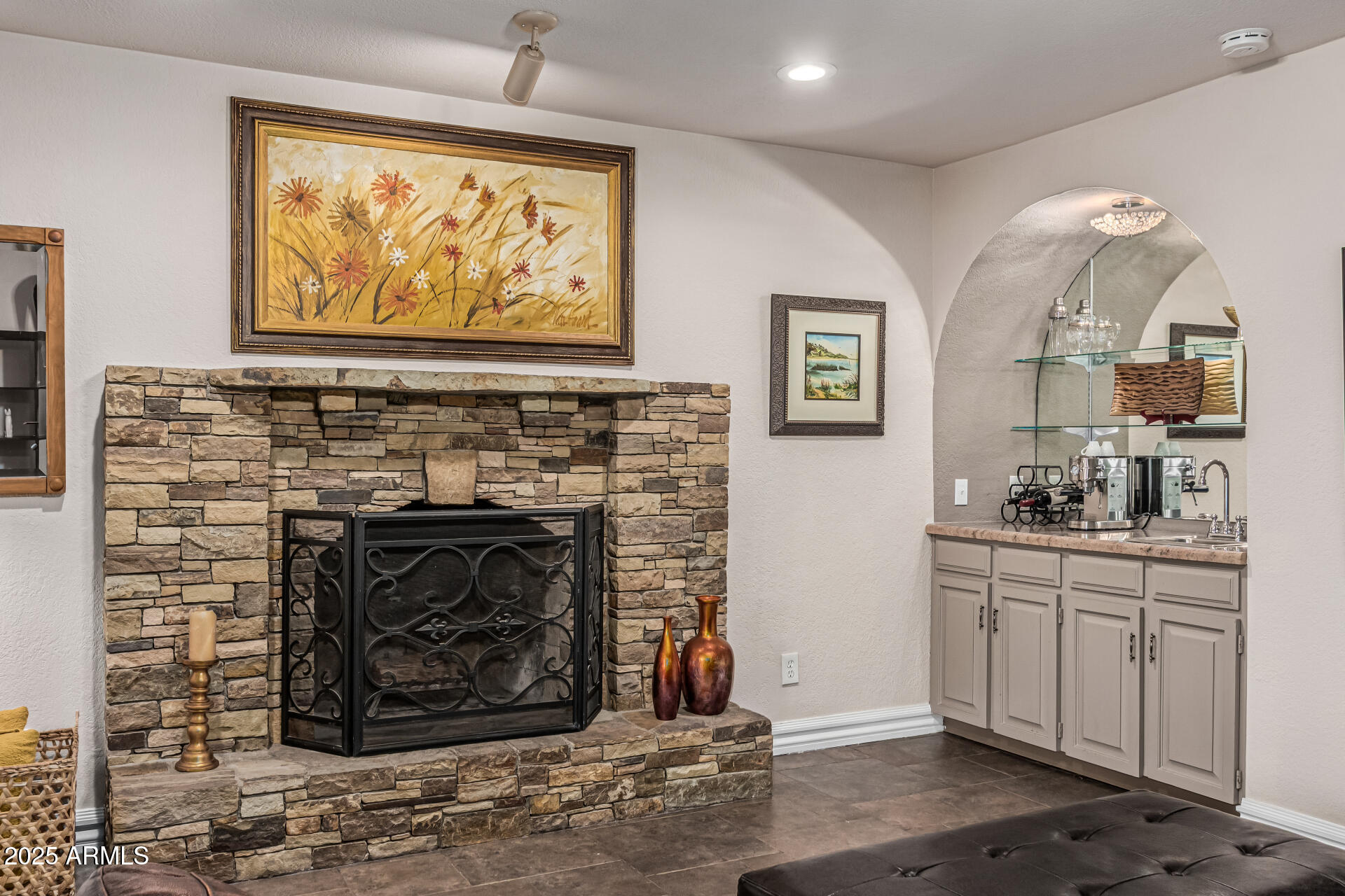 8219 E MORGAN Trail