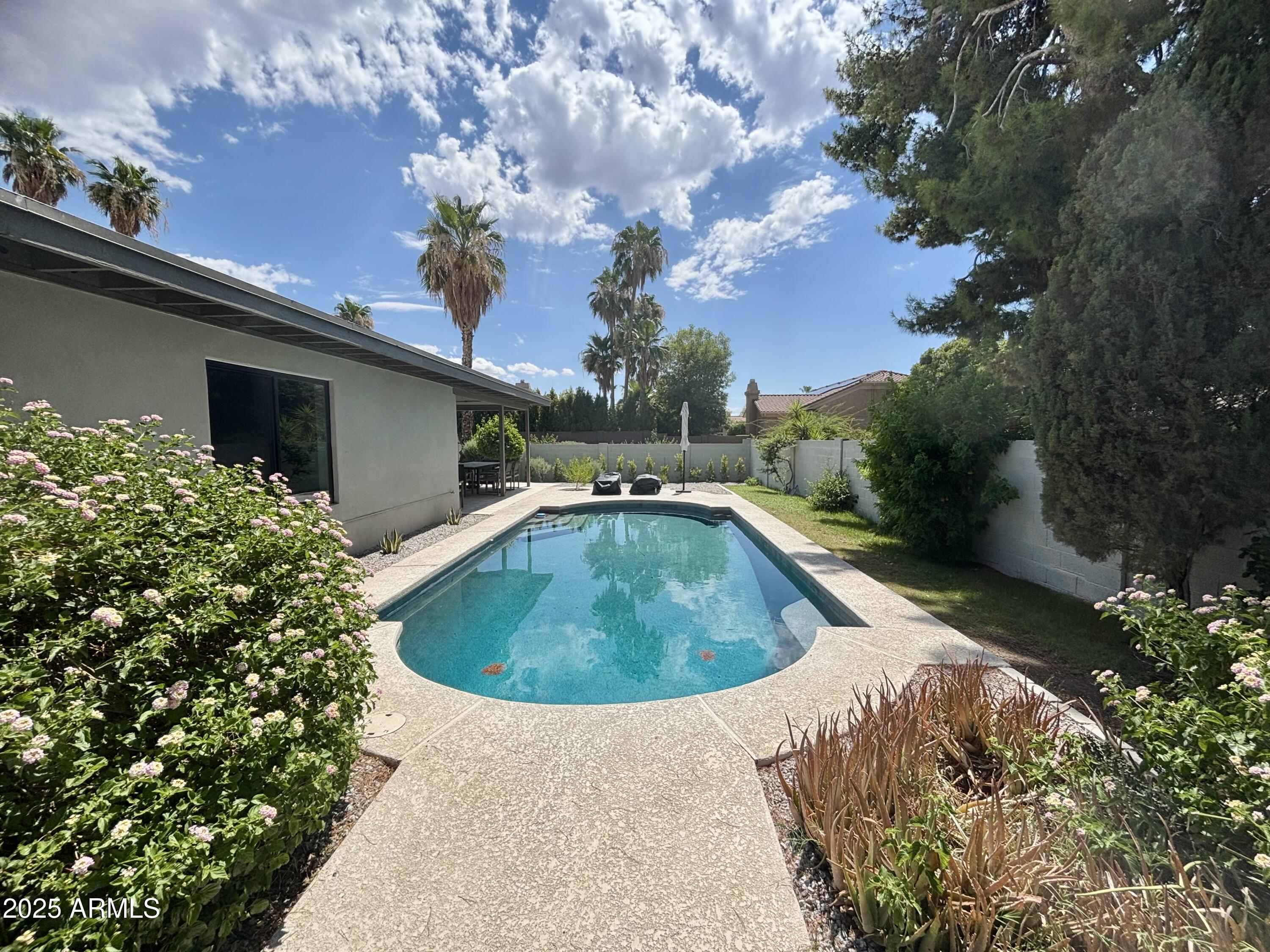5341 E SHEENA Drive