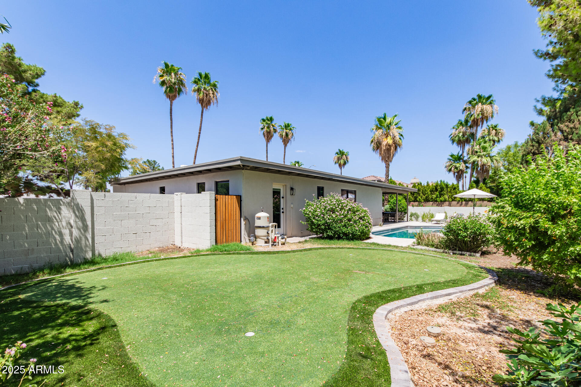 5341 E SHEENA Drive