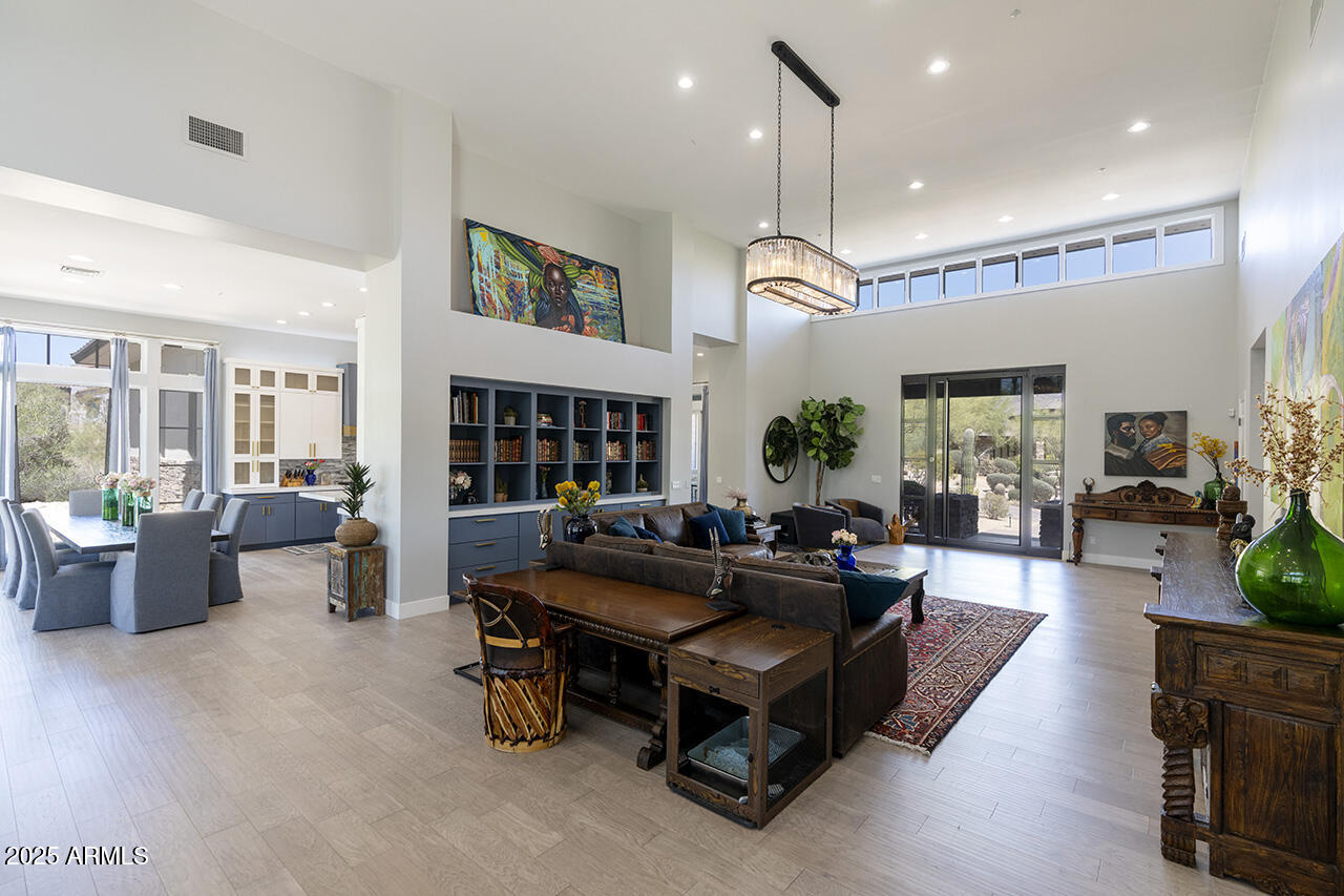 9810 E THOMPSON PEAK Parkway, 807