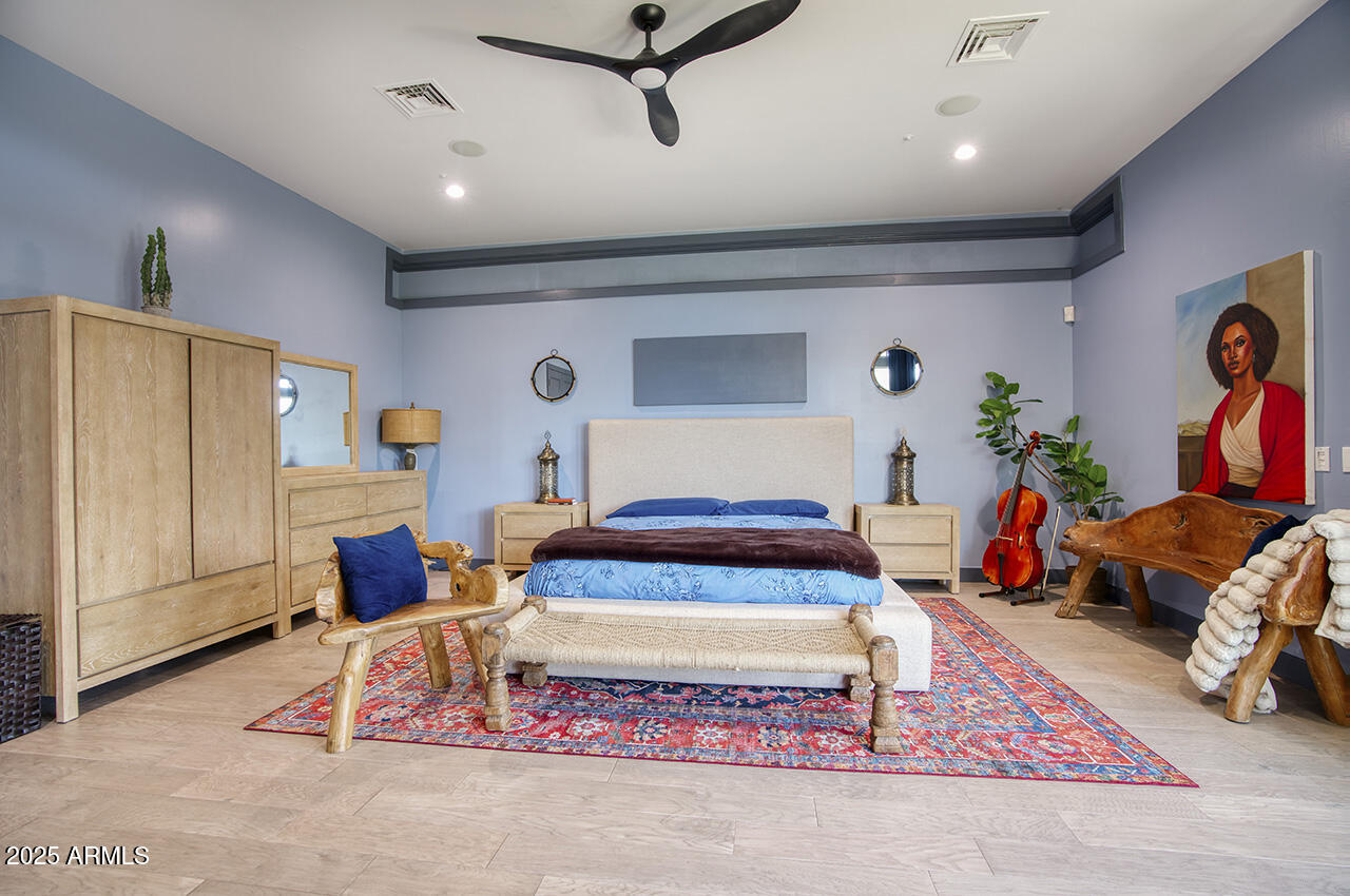 9810 E THOMPSON PEAK Parkway, 807