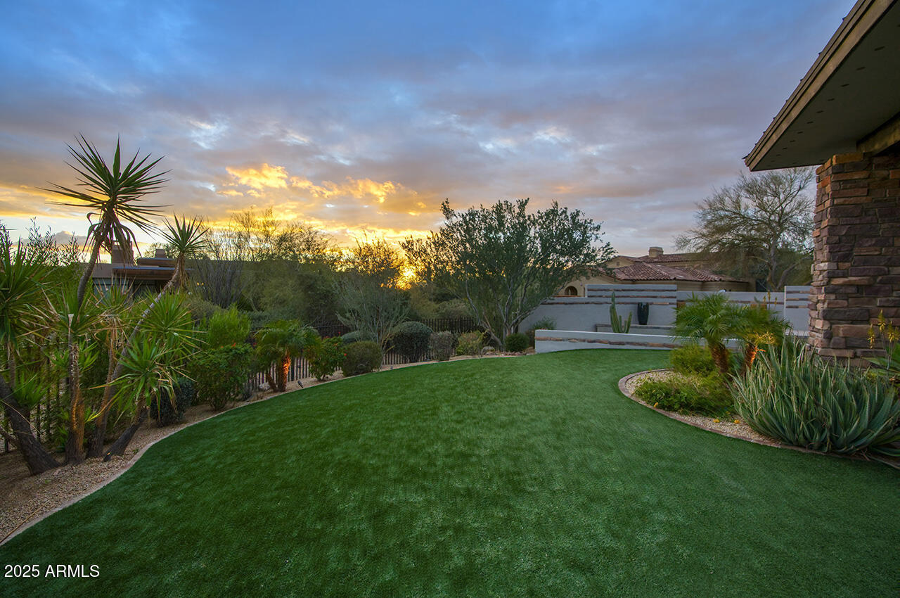 9810 E THOMPSON PEAK Parkway, 807