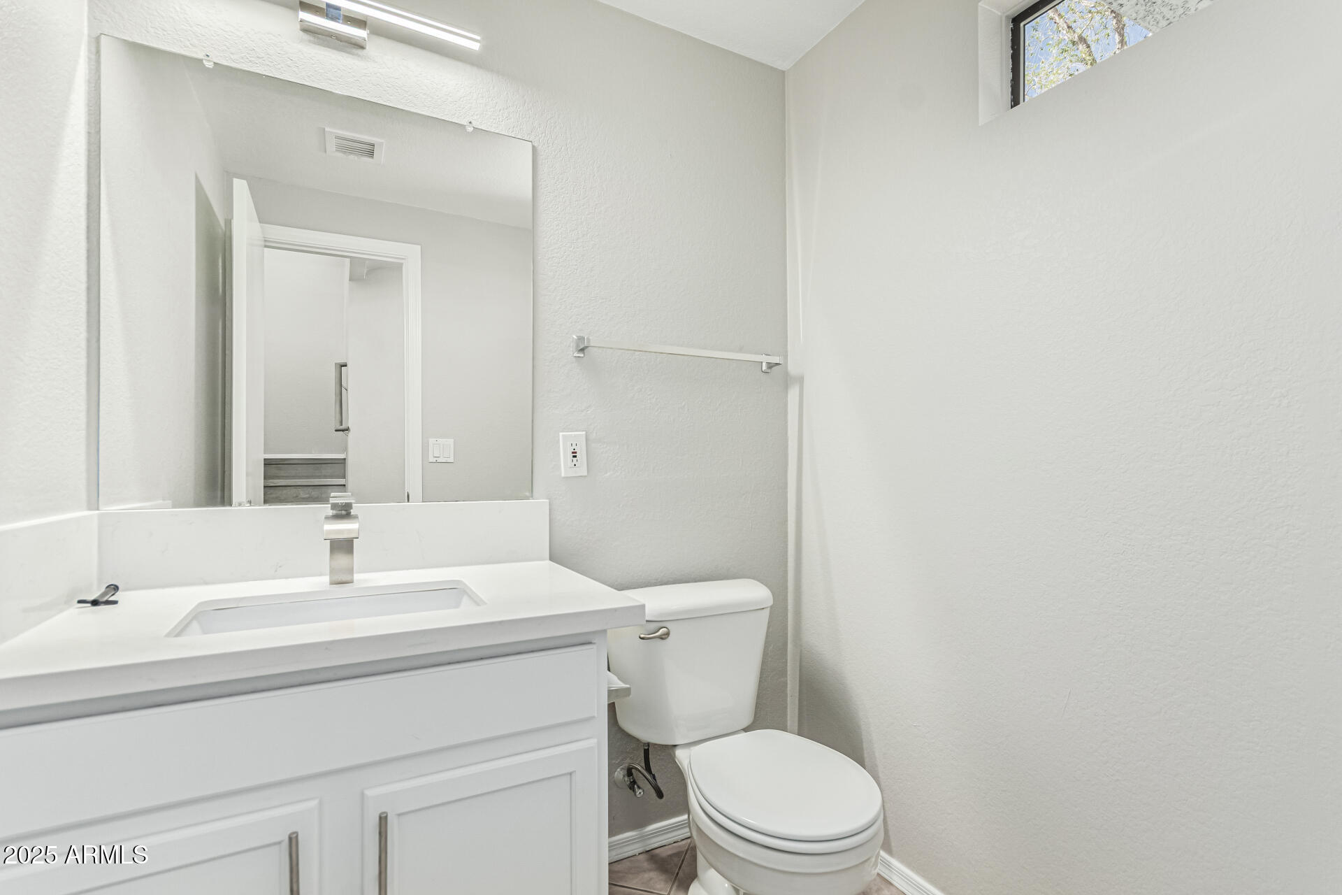 280 S ELIZABETH Way, 33