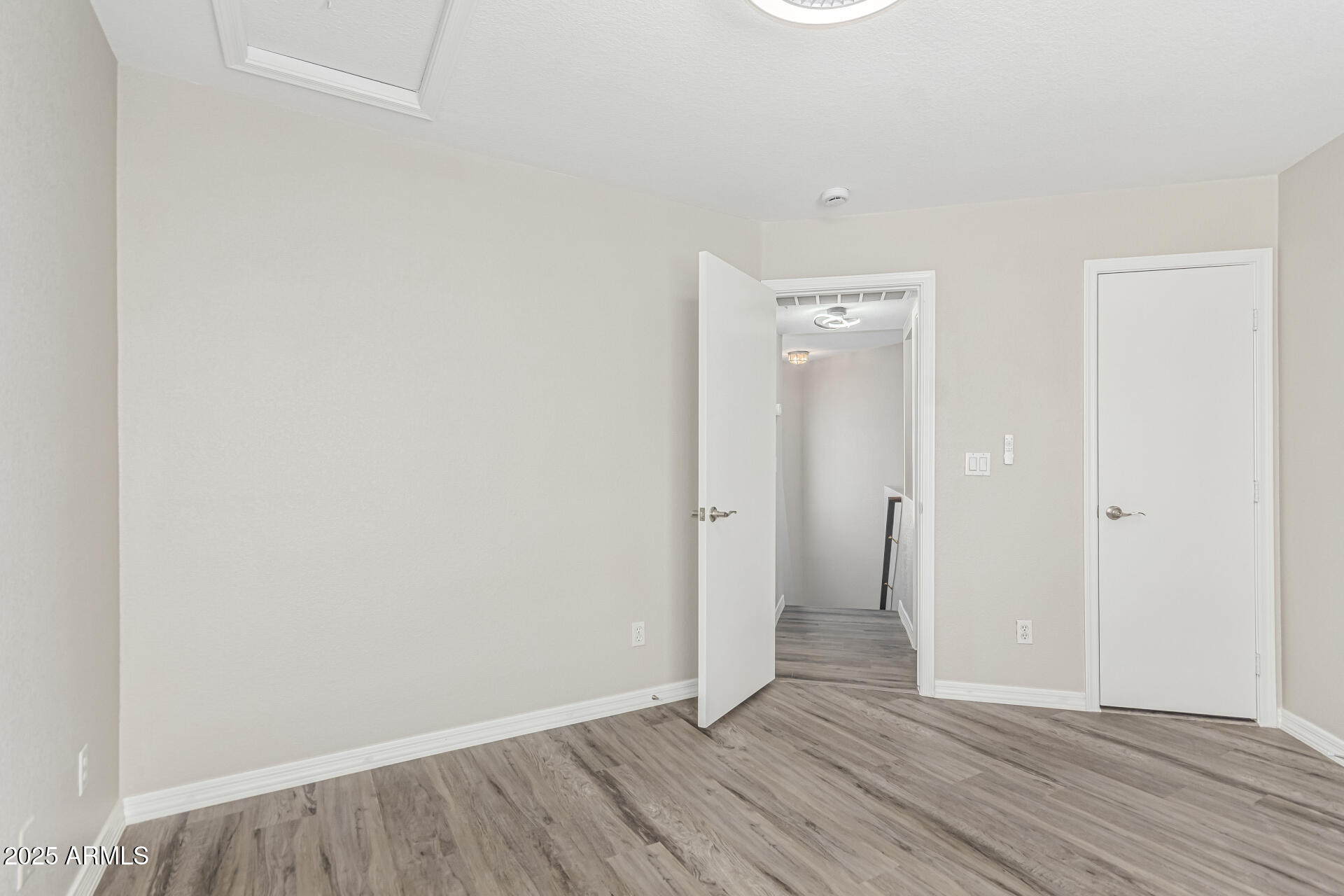 280 S ELIZABETH Way, 33