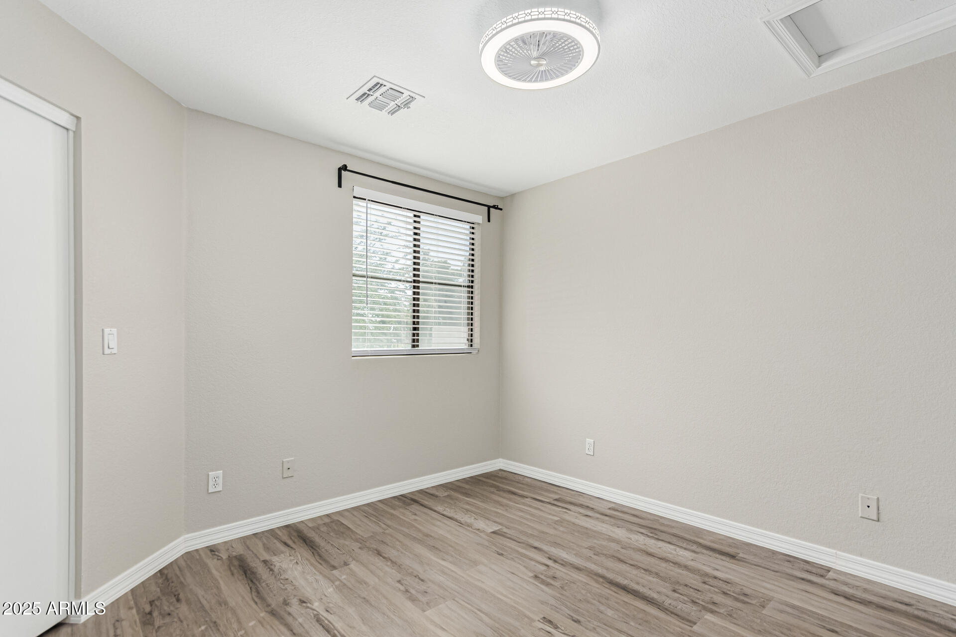 280 S ELIZABETH Way, 33