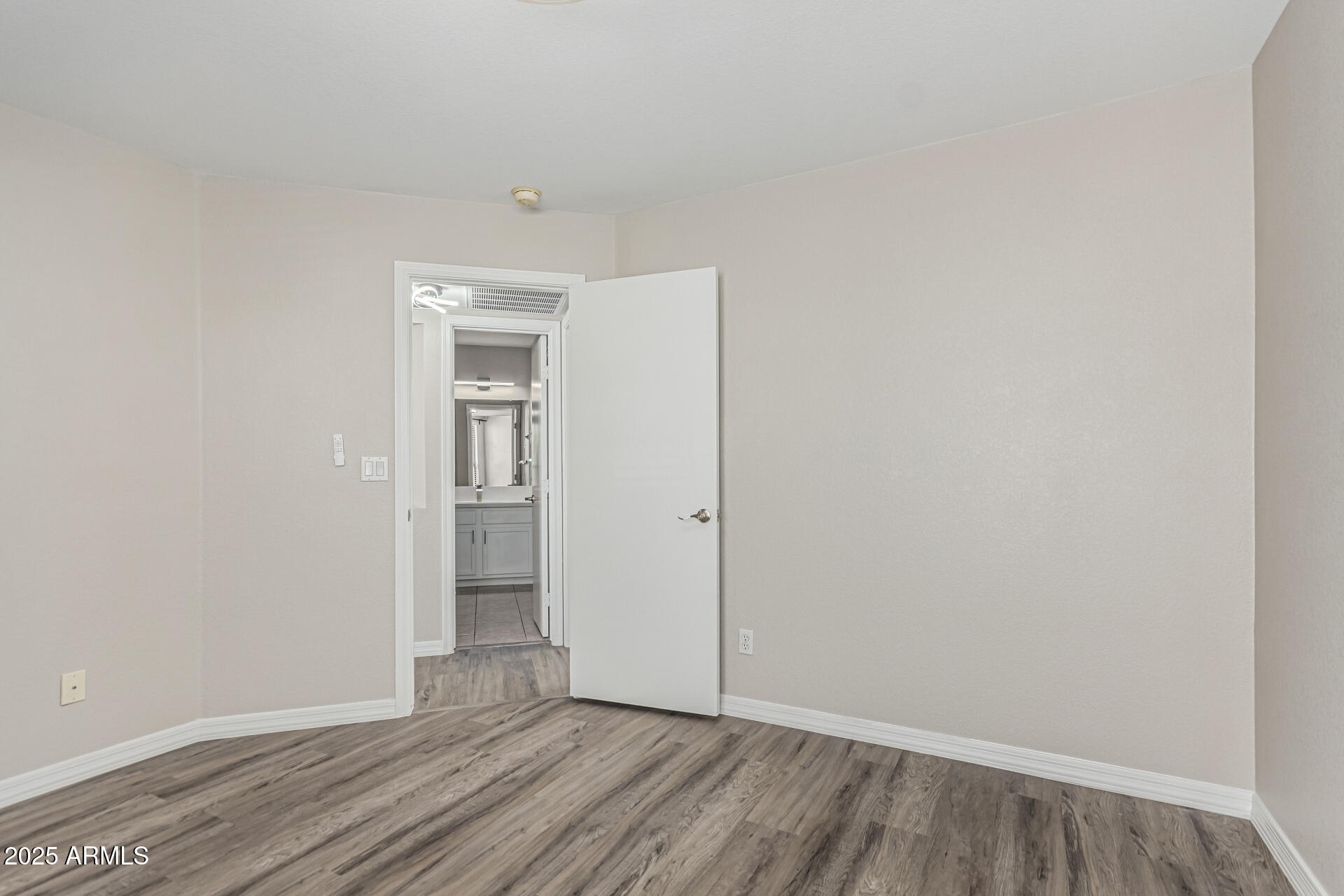 280 S ELIZABETH Way, 33