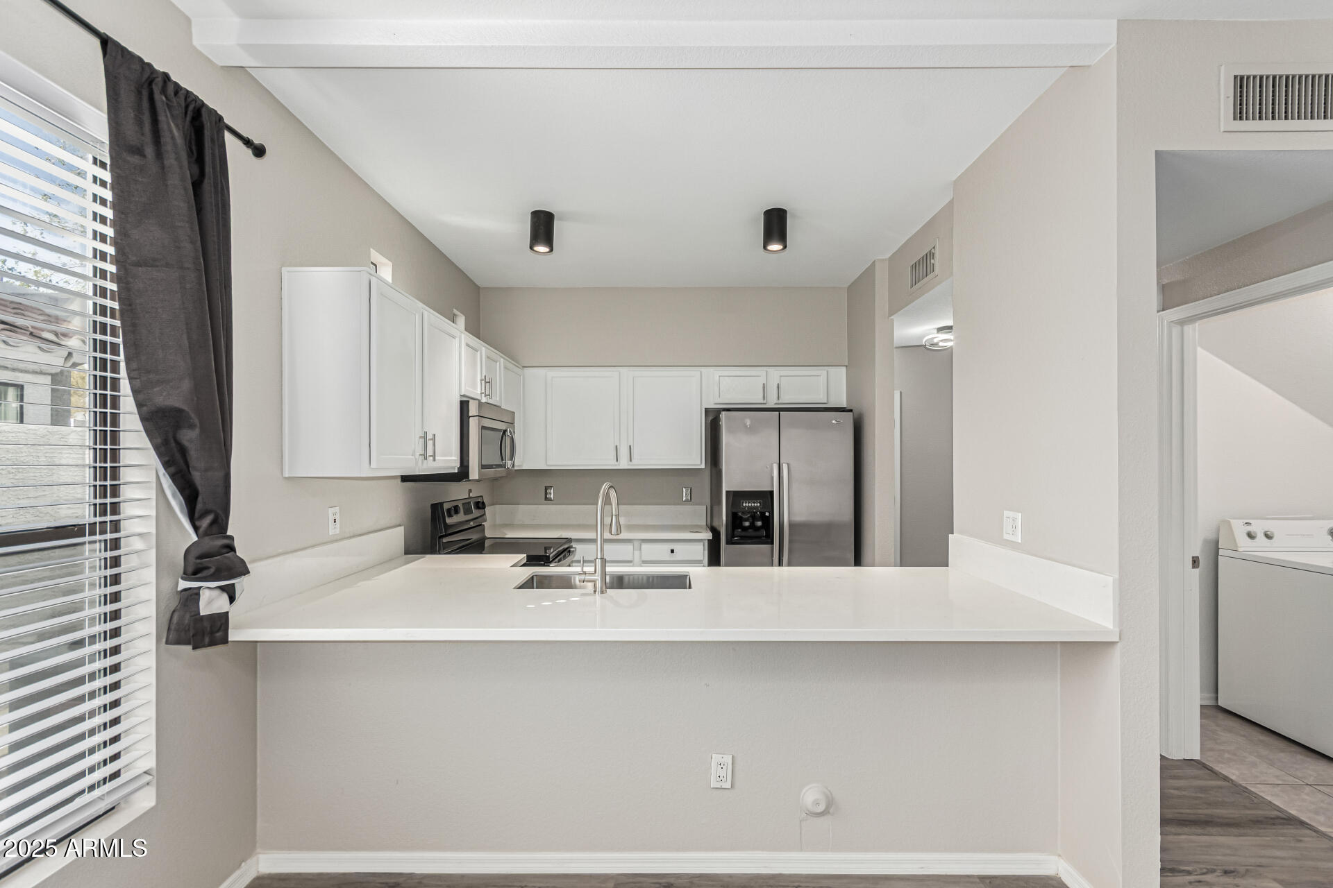 280 S ELIZABETH Way, 33