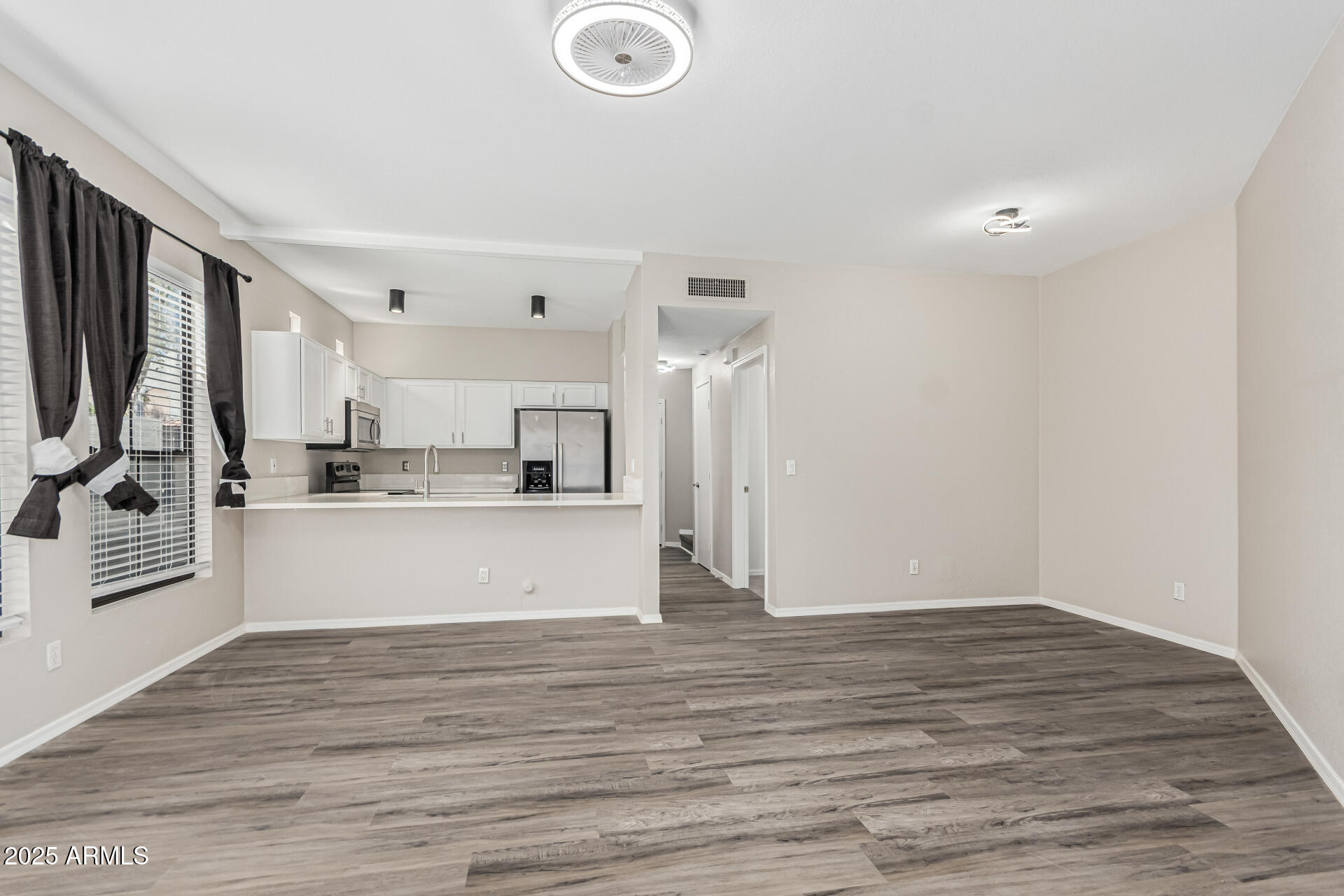 280 S ELIZABETH Way, 33