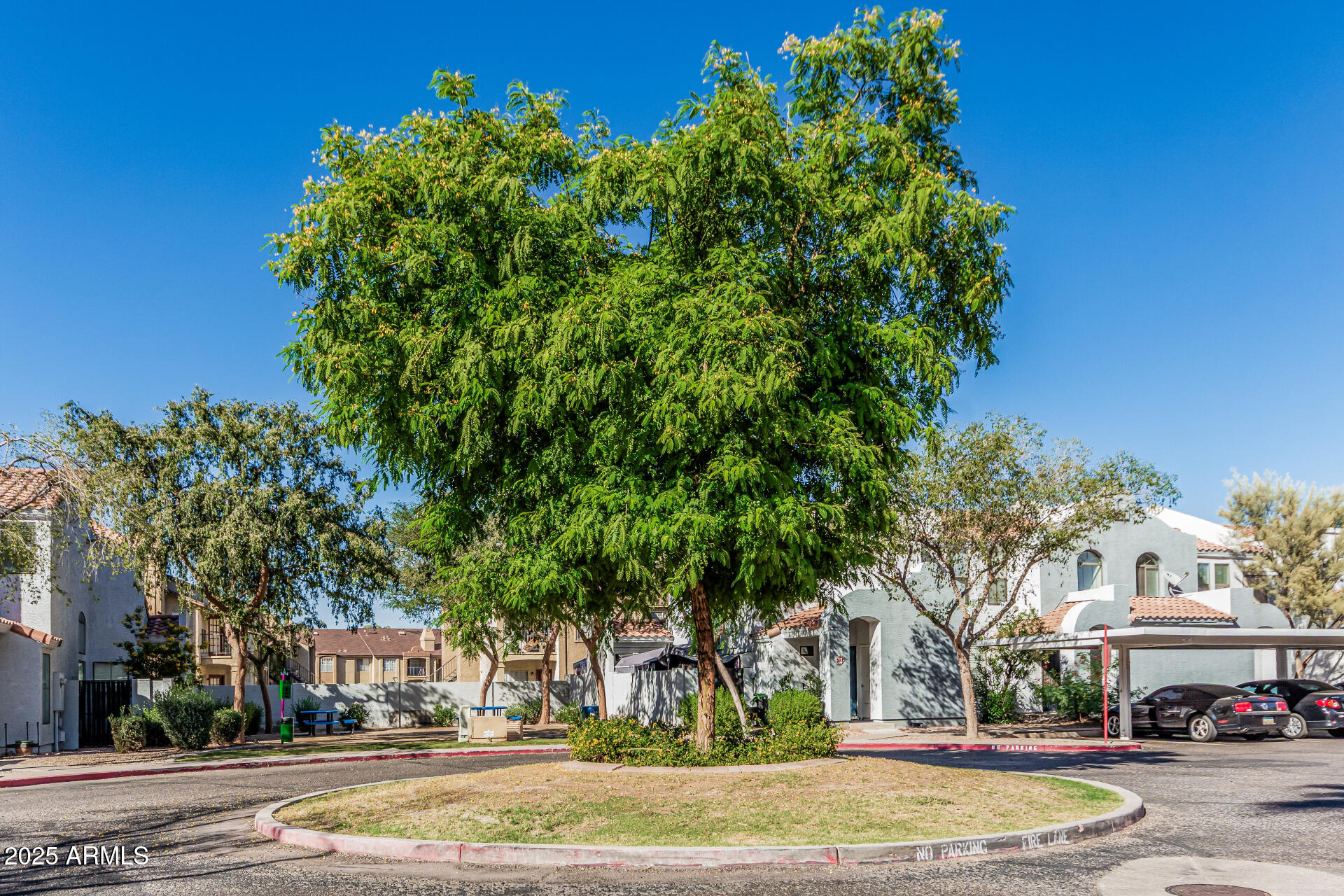 280 S ELIZABETH Way, 33
