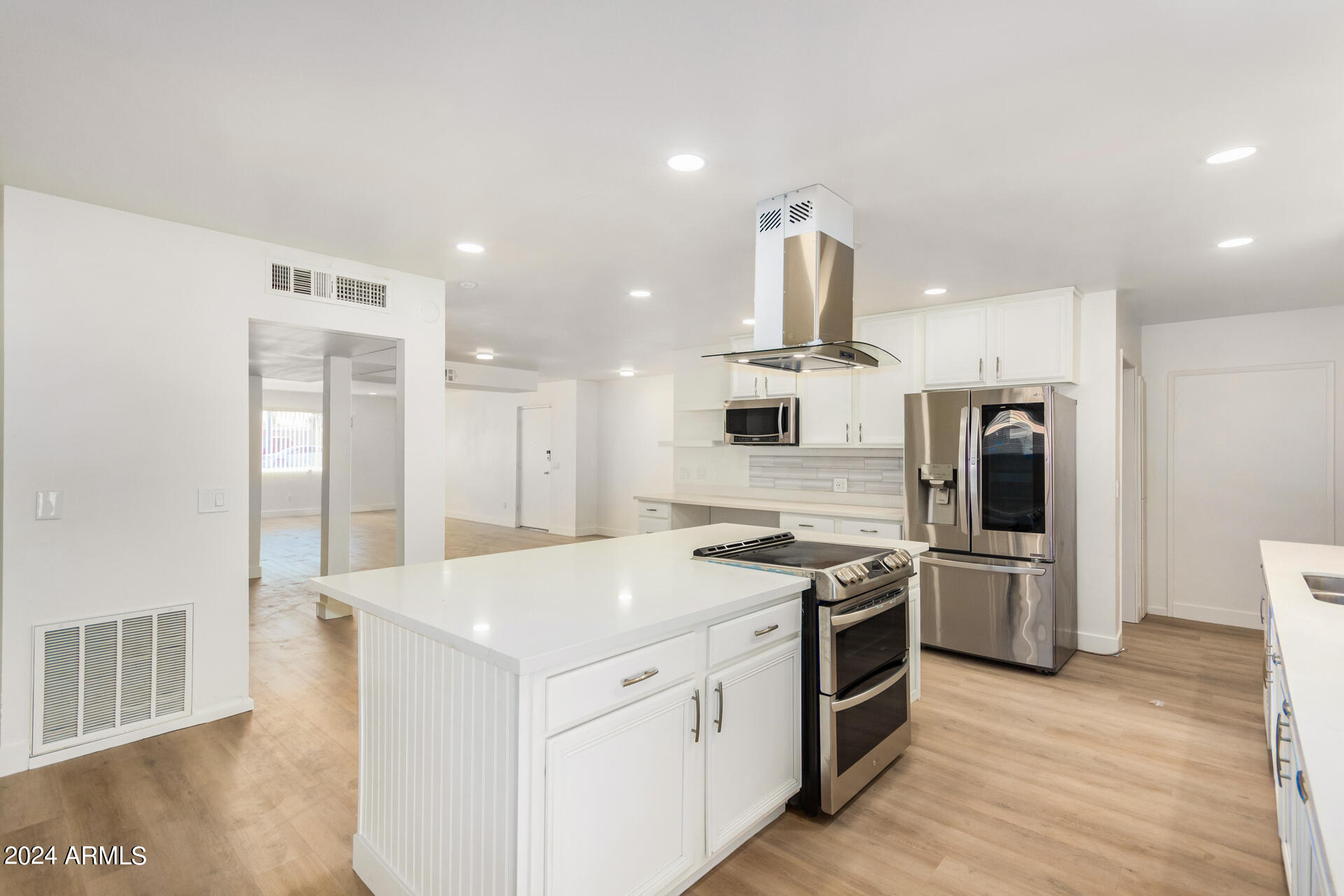 936 W RIO SALADO Parkway, 1