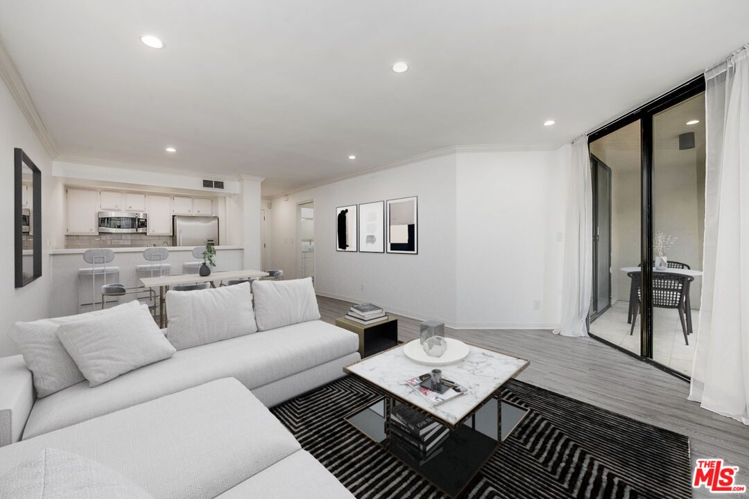 750 N Kings Rd Unit: 115