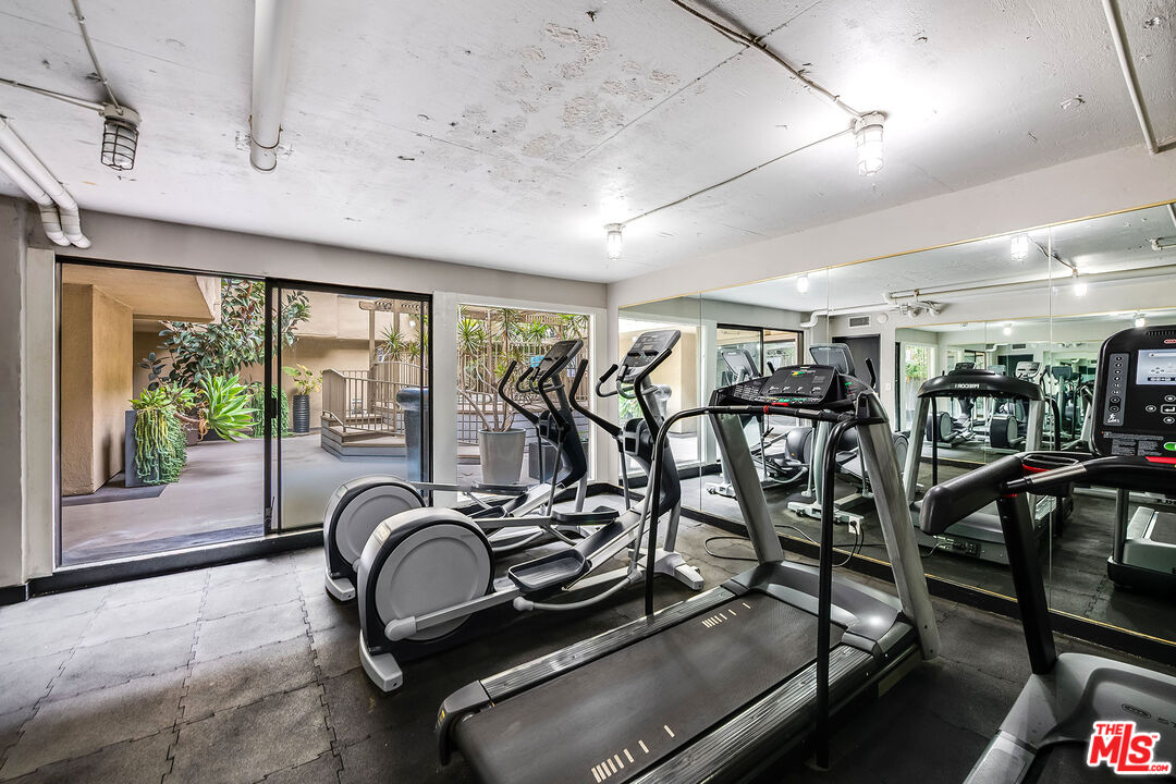 750 N Kings Rd Unit: 115