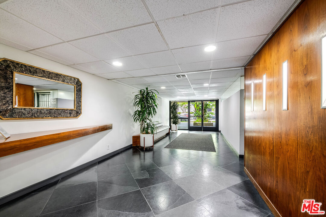 750 N Kings Rd Unit: 115