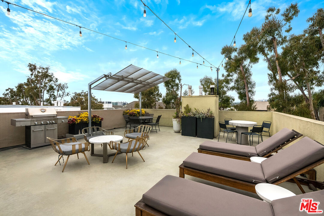 750 N Kings Rd Unit: 115