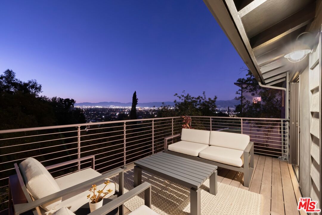 3736 Berry Dr